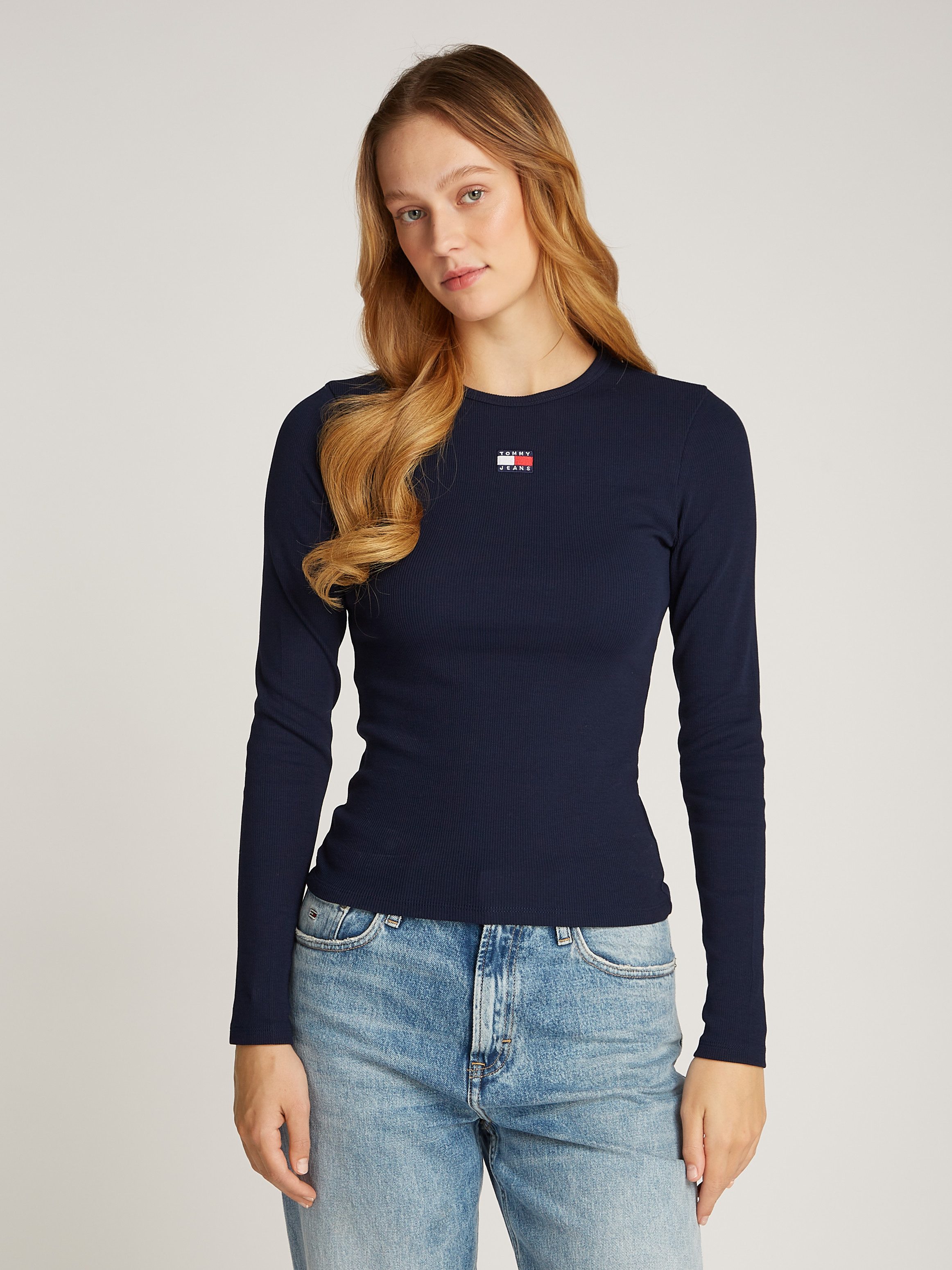Tommy Jeans Langarmshirt TJW SLIM LS BADGE TEE EXT Baumwollmischung, slim fit