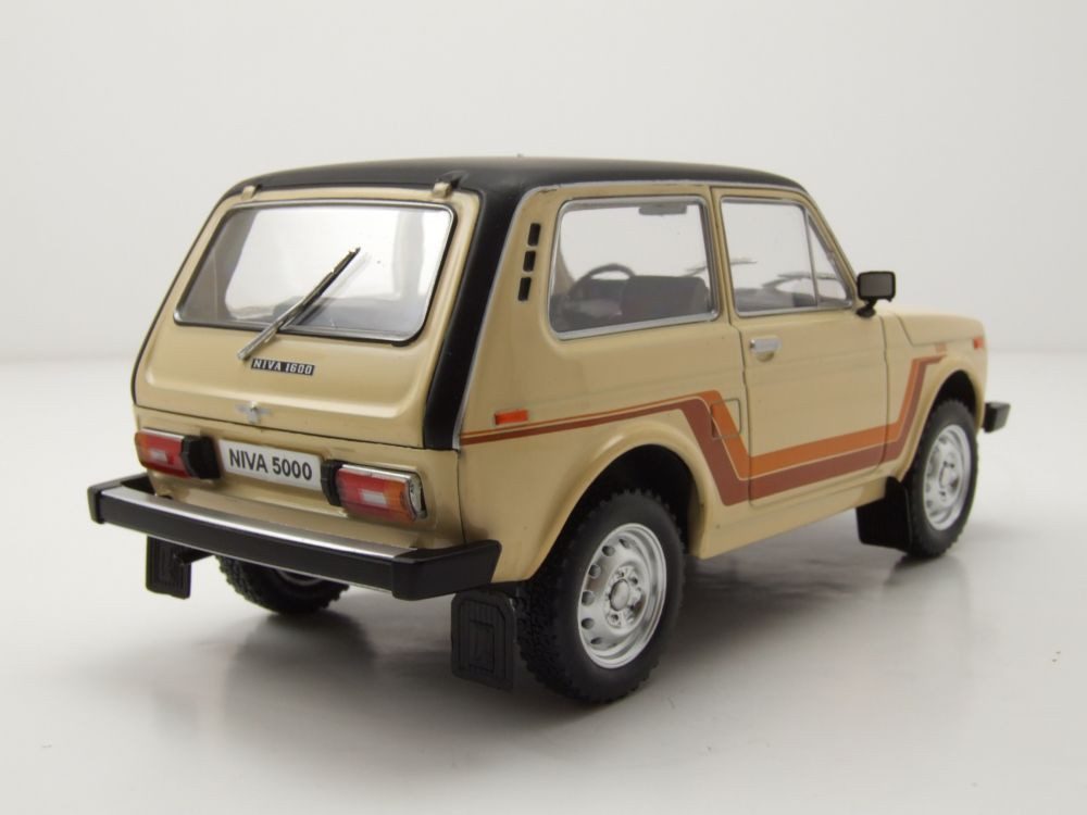 Whitebox Modellauto Lada Niva 5000 1980 beige, Maßstab 1:24