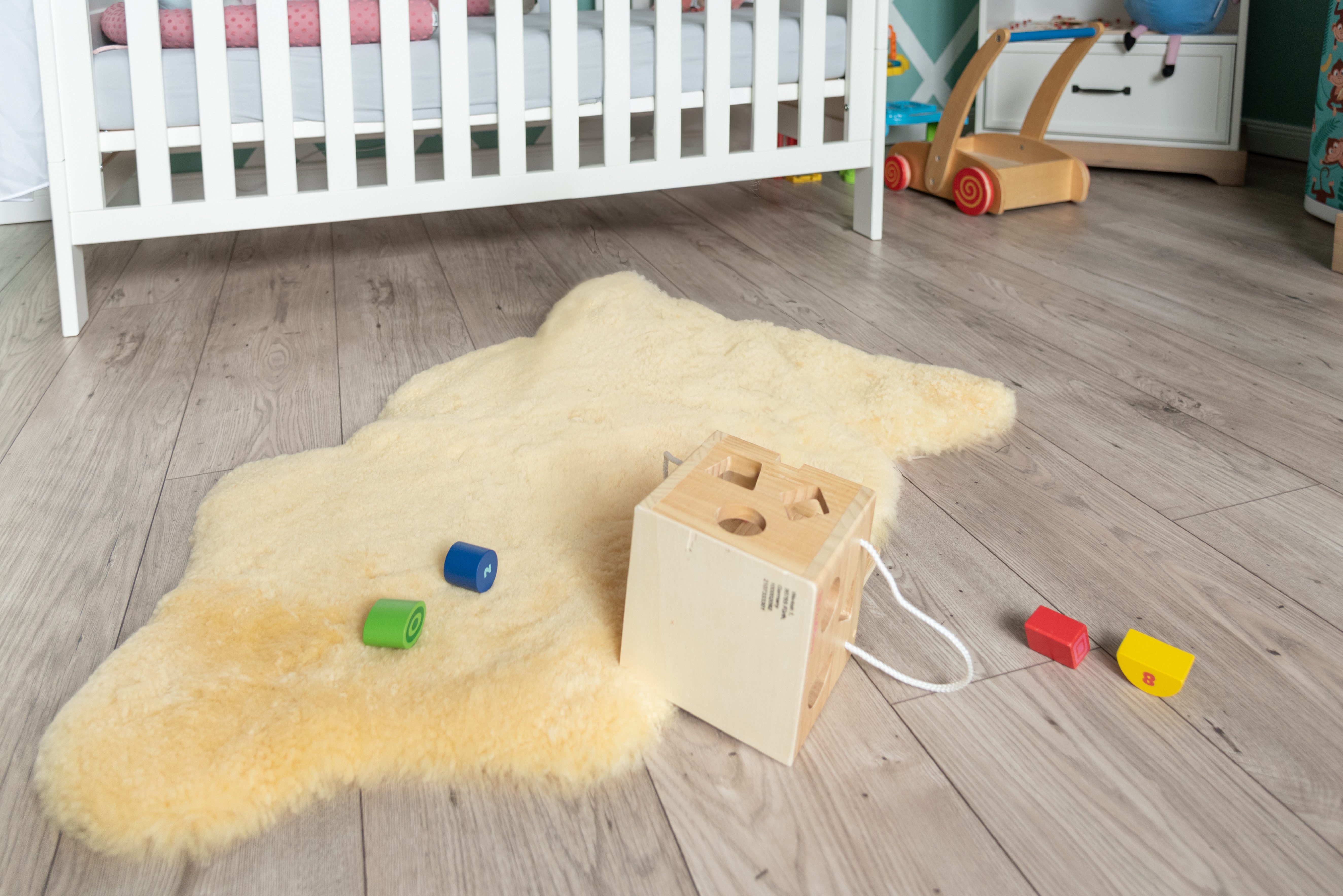 Heitmann Felle Fellteppich Baby-Lammfell, fellförmig, Höhe: 30 mm, echtes Lammfell, waschbar, Kinderzimmer