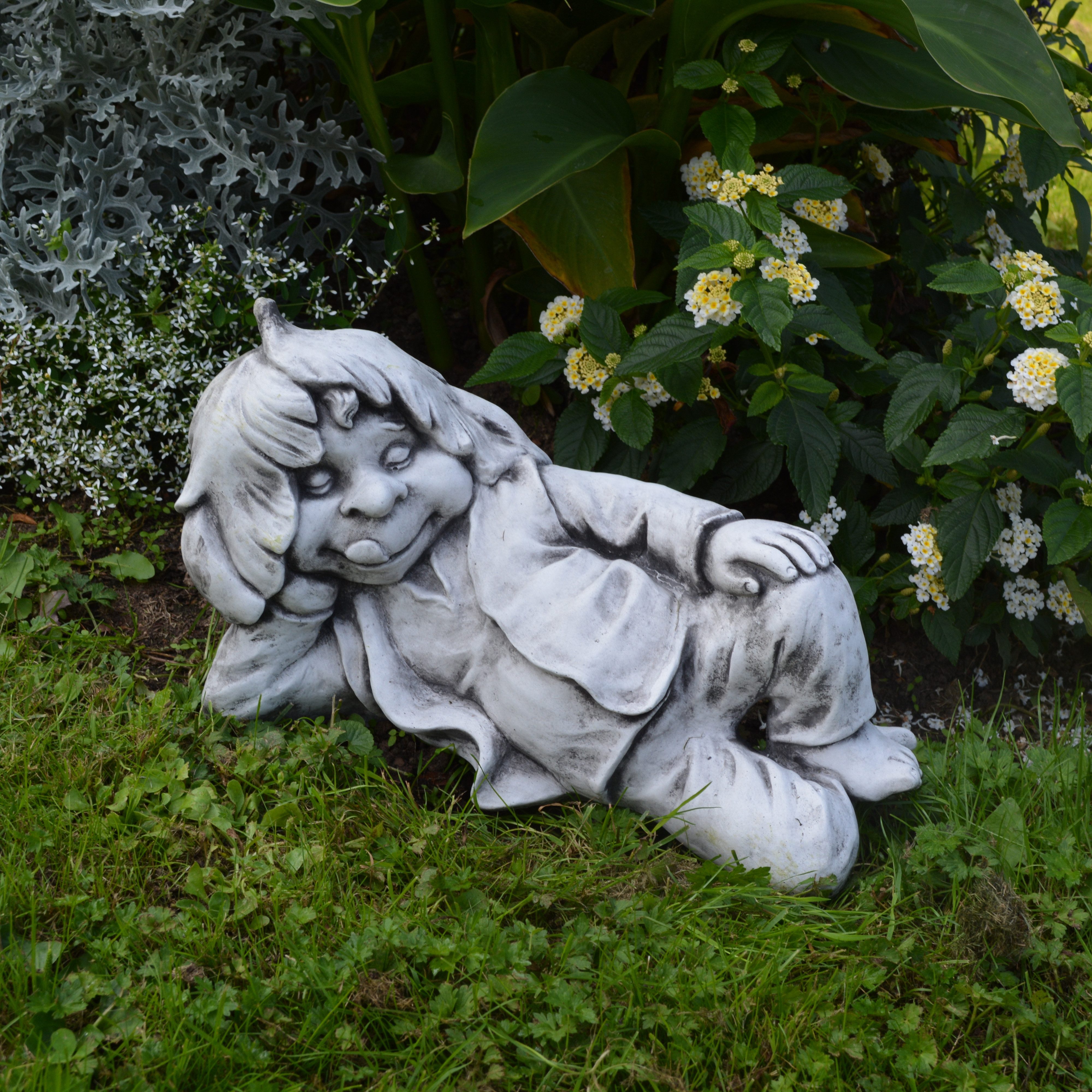 gartendekoparadies.de Gartenfigur Gnom Träumer, Steinfigur, H. 24 cm, 11 kg, Frostsicher
