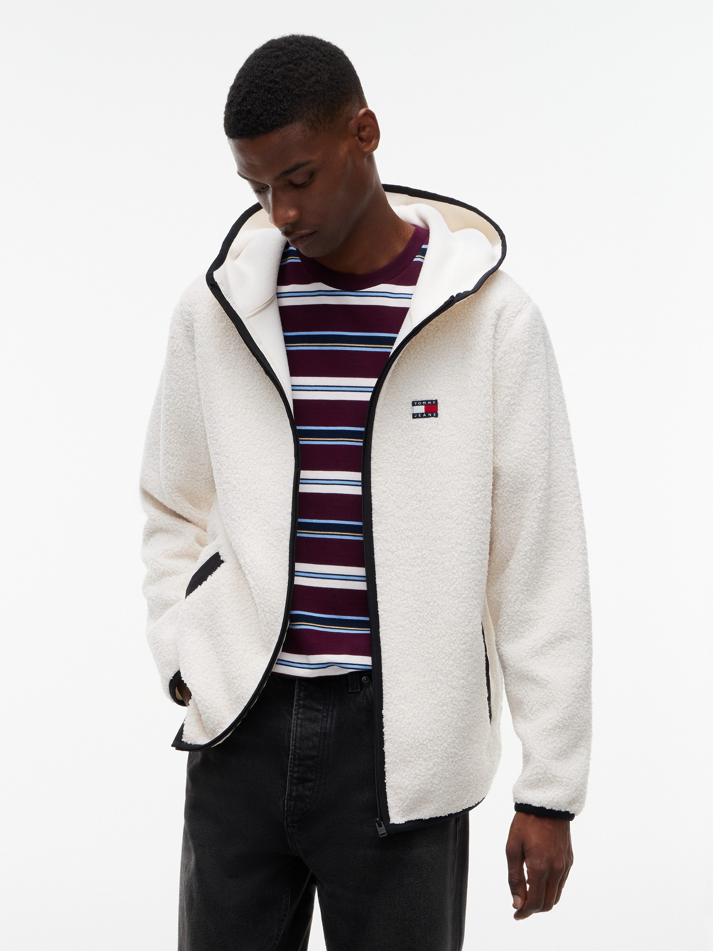 Tommy Jeans Plüschjacke TJM REG BADGE TEDDY ZIP TRU EXT Freizeitjacke, Übergangsjacke, Teddyjacke mit Logopatch