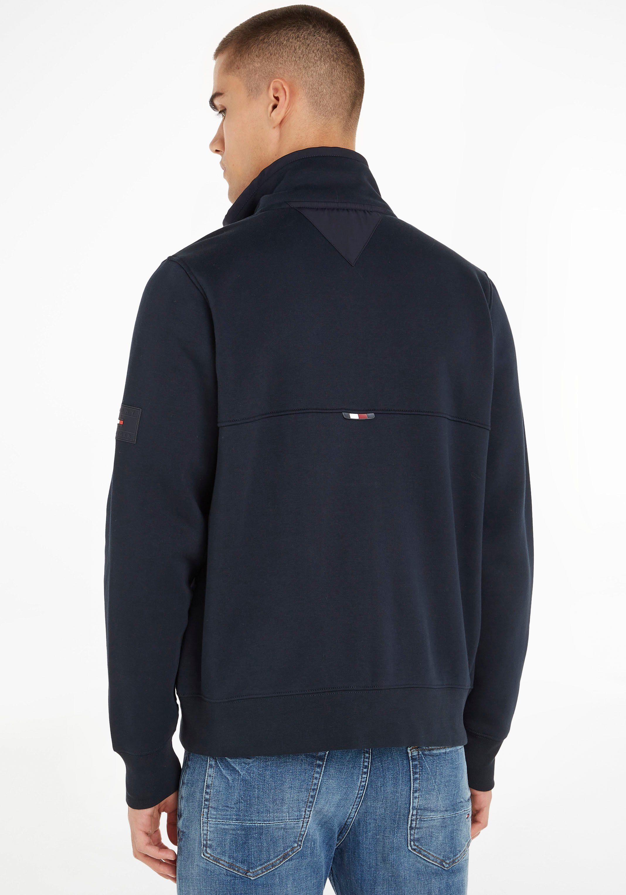 mit am Sweatshirt Hilfiger Tommy COLLAR Sky Hilfiger-Branding CLEAN STAND Desert Rücken Tommy MIX MEDIA