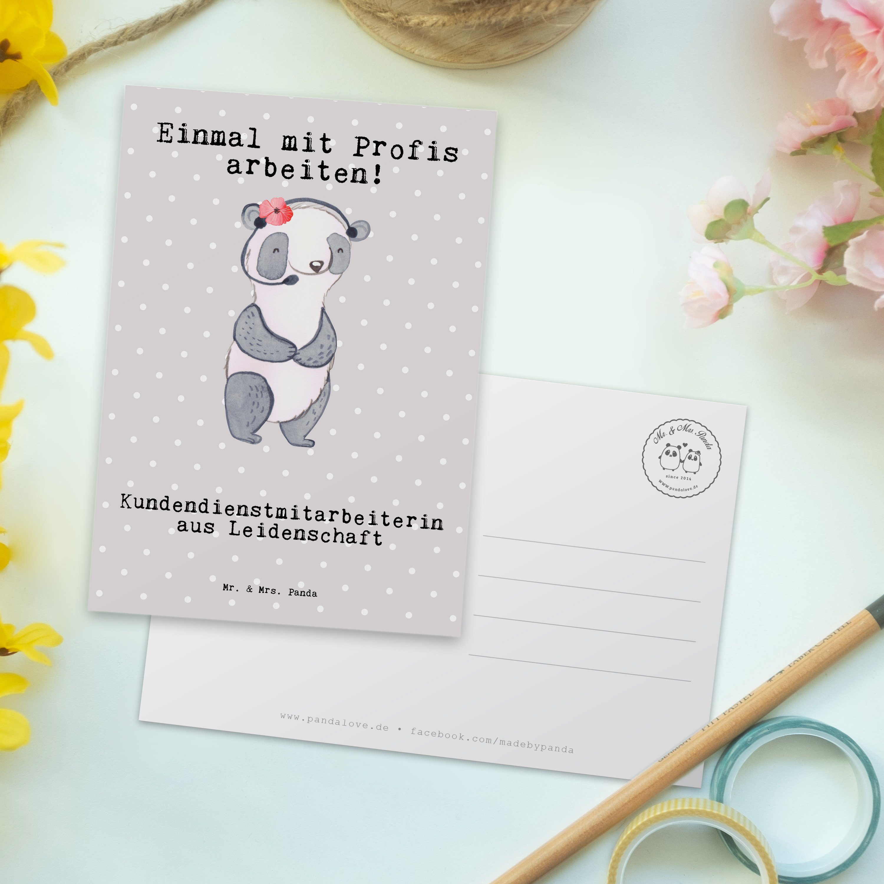 Mr. & Mrs. Panda Postkarte Kundendienstmitarbeiterin aus Leidenschaft - Grau Pastell - Geschenk
