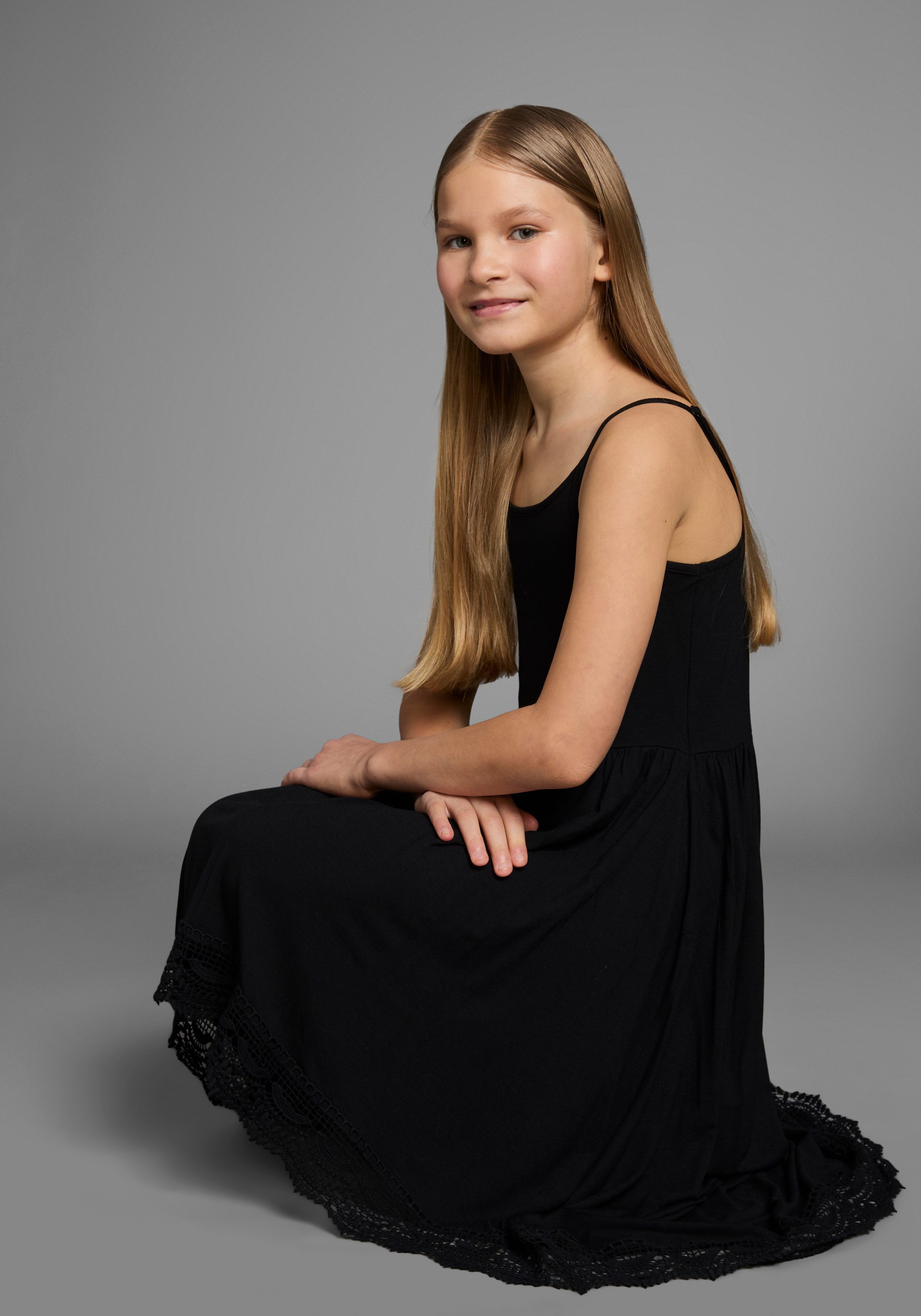 KIDSWORLD Jerseykleid - Spaghettikleide aus Viskose luftiges Jerseykleid, knieumspielende Länge – Bild 4 von 5