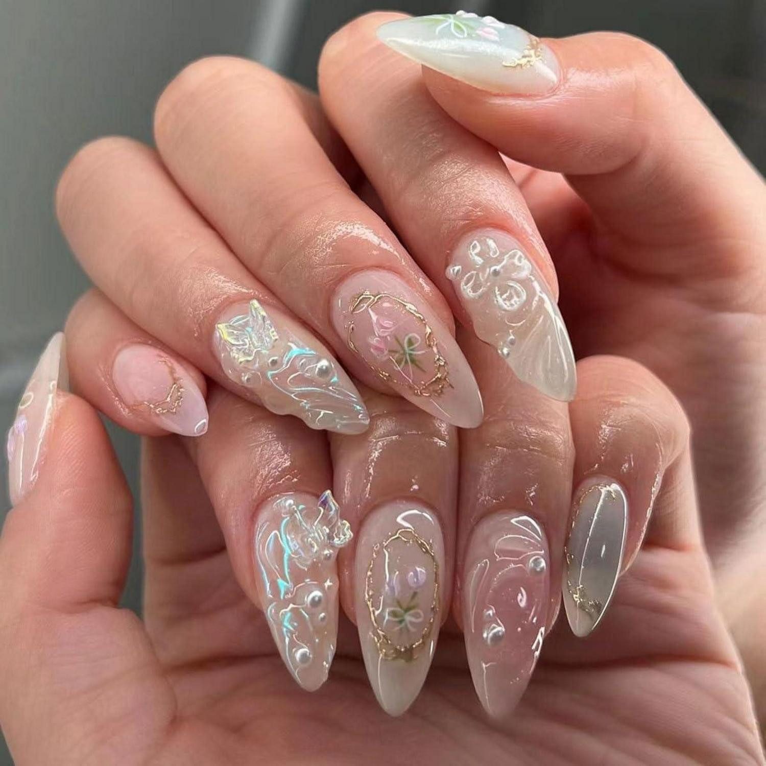 Kunstfingernägel 24 Stück 3D Handgemachte Mandel Press on Nails mit Charms