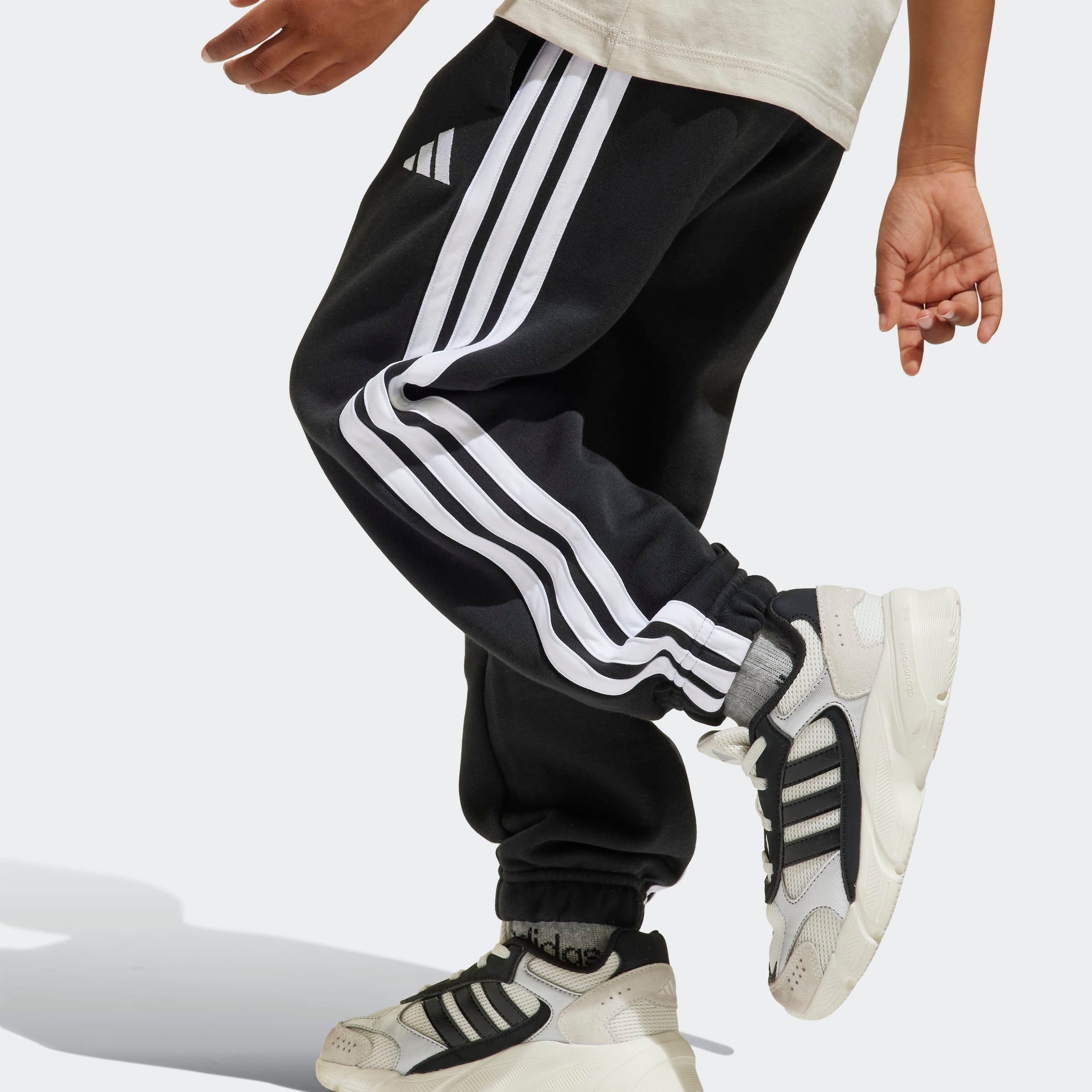 adidas Sportswear Sporthose ESSENTIALS KIDS sportlicher Stil, für Kinder, aus Baumwolle und Polyester