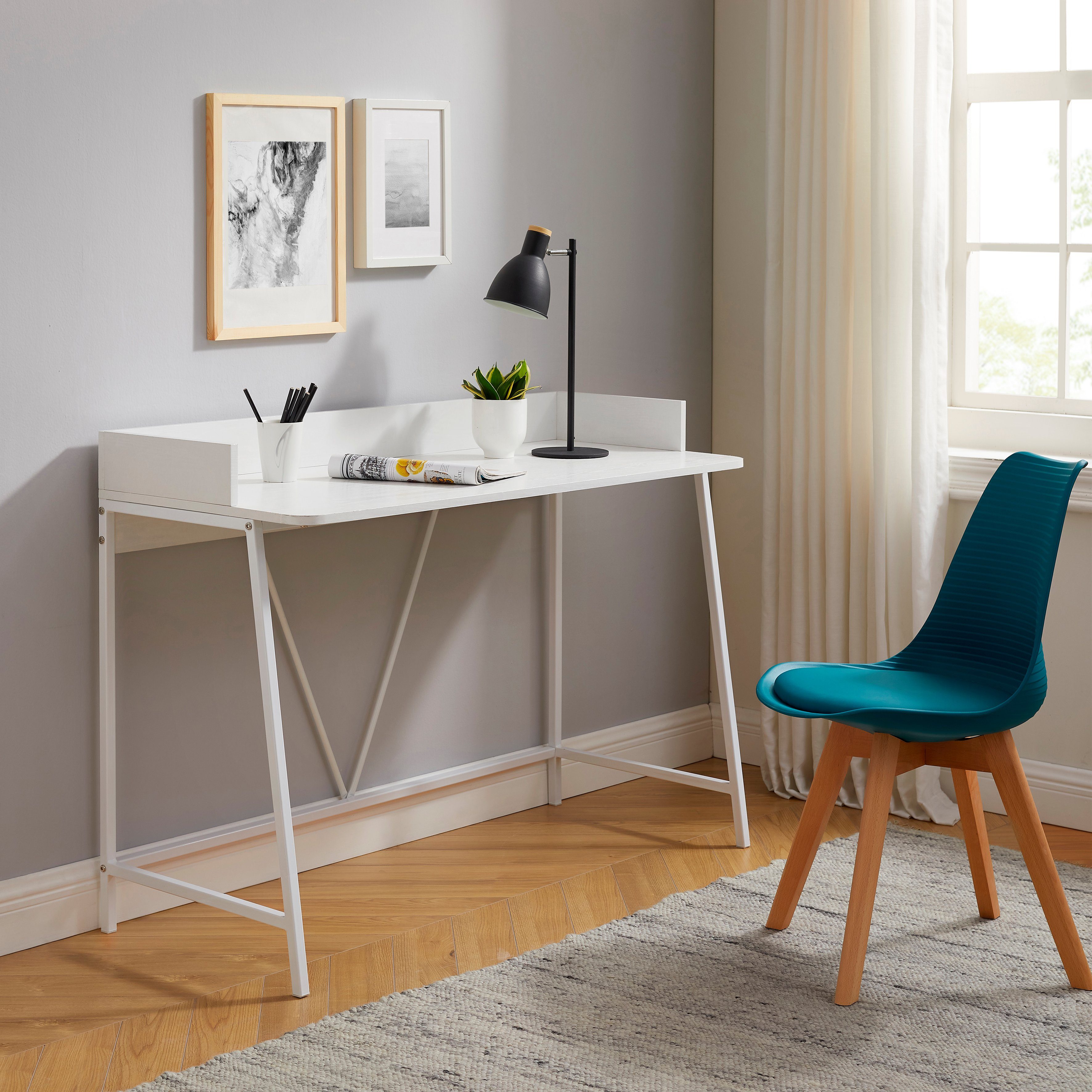 OTTO home Schreibtisch Jullian (1-St), weißes Gestell aus Metall, Breite 120 cm