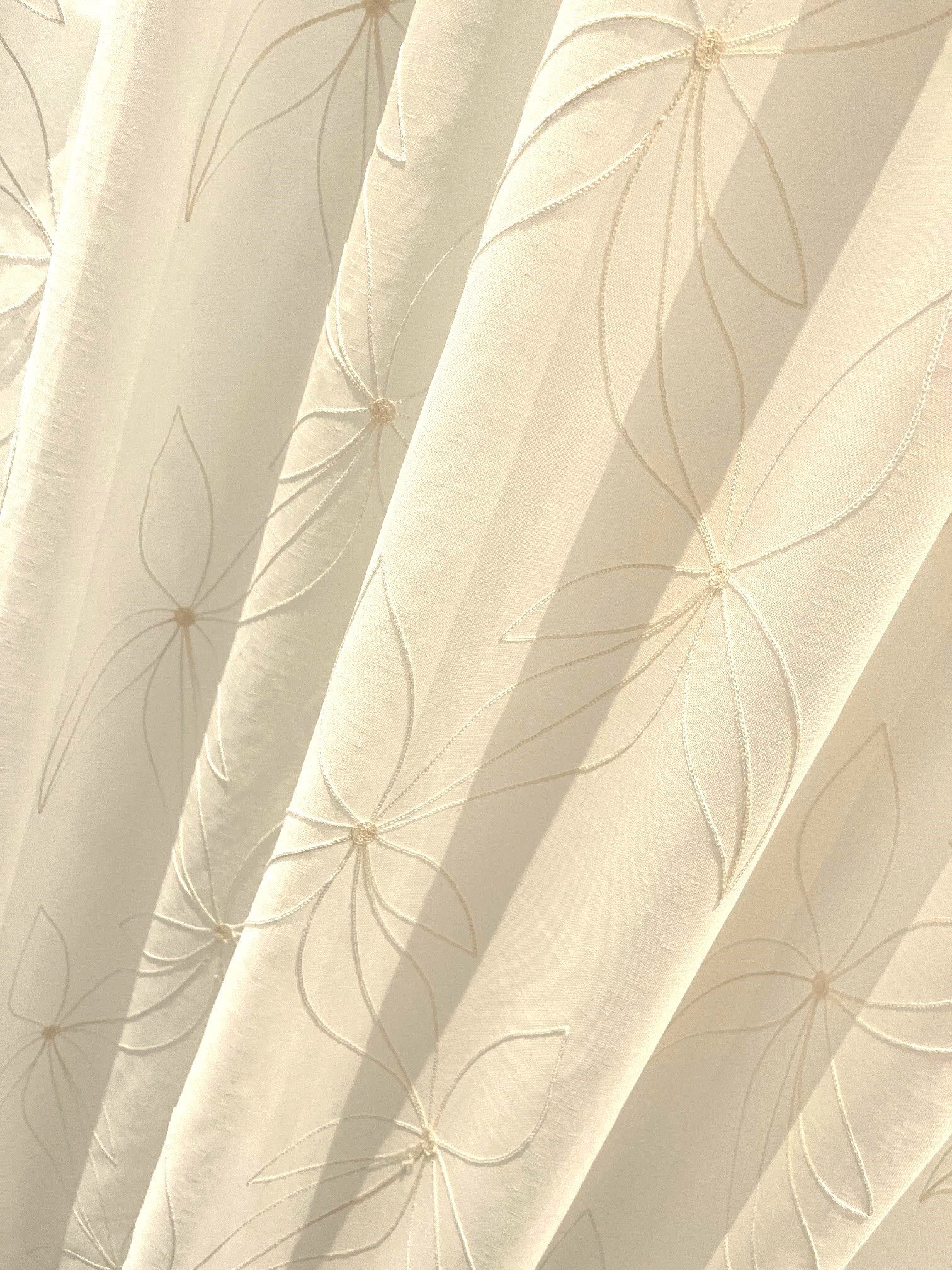 novumfix Gardine Echte Stickerei, natur, dezente Blumen feinste Webware 145x275cm(BxH), Kräuselband, extra lang