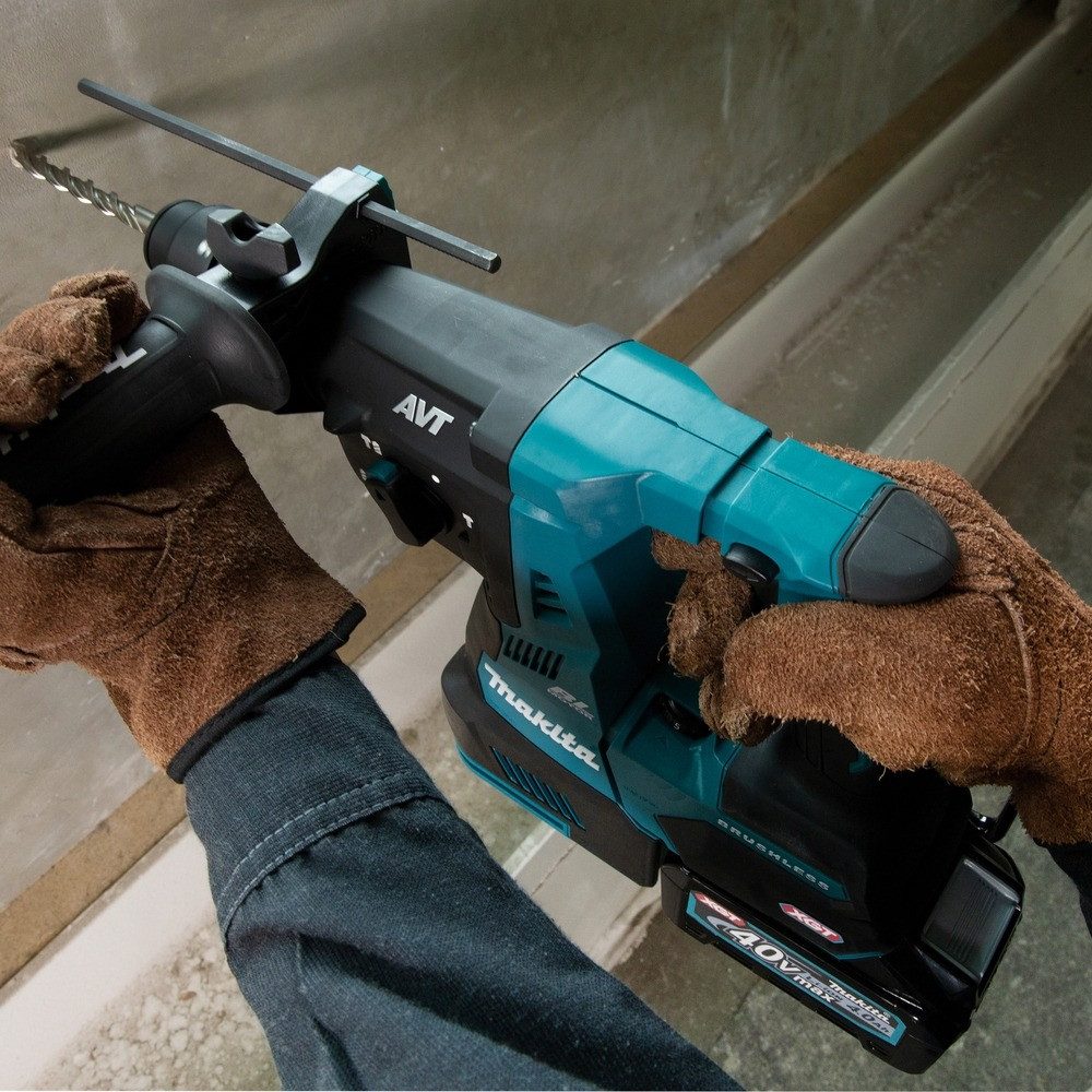 Makita Akku-Kombibohrhammer, 40 V, max. 980 U/min, Kombihammer XGT, HR004GM202, 40V, 28 mm, SDS-PLUS/Bohrfutter, 2 x 4