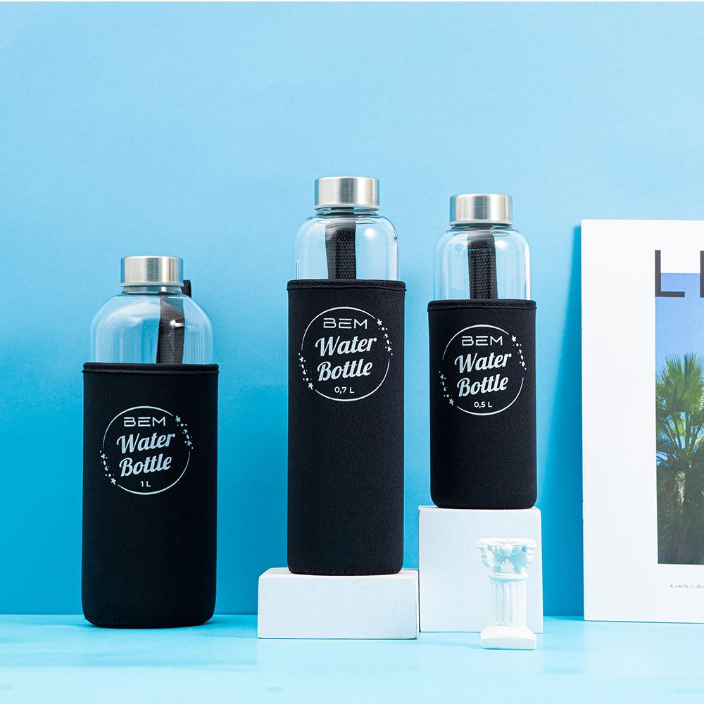 BEM Trinkflasche Water Bottle aus Glas mit Edelstahldeckel, BPA-frei Spülmaschinenfest Silikonhülle Borosilikatglas Wasser Flasche