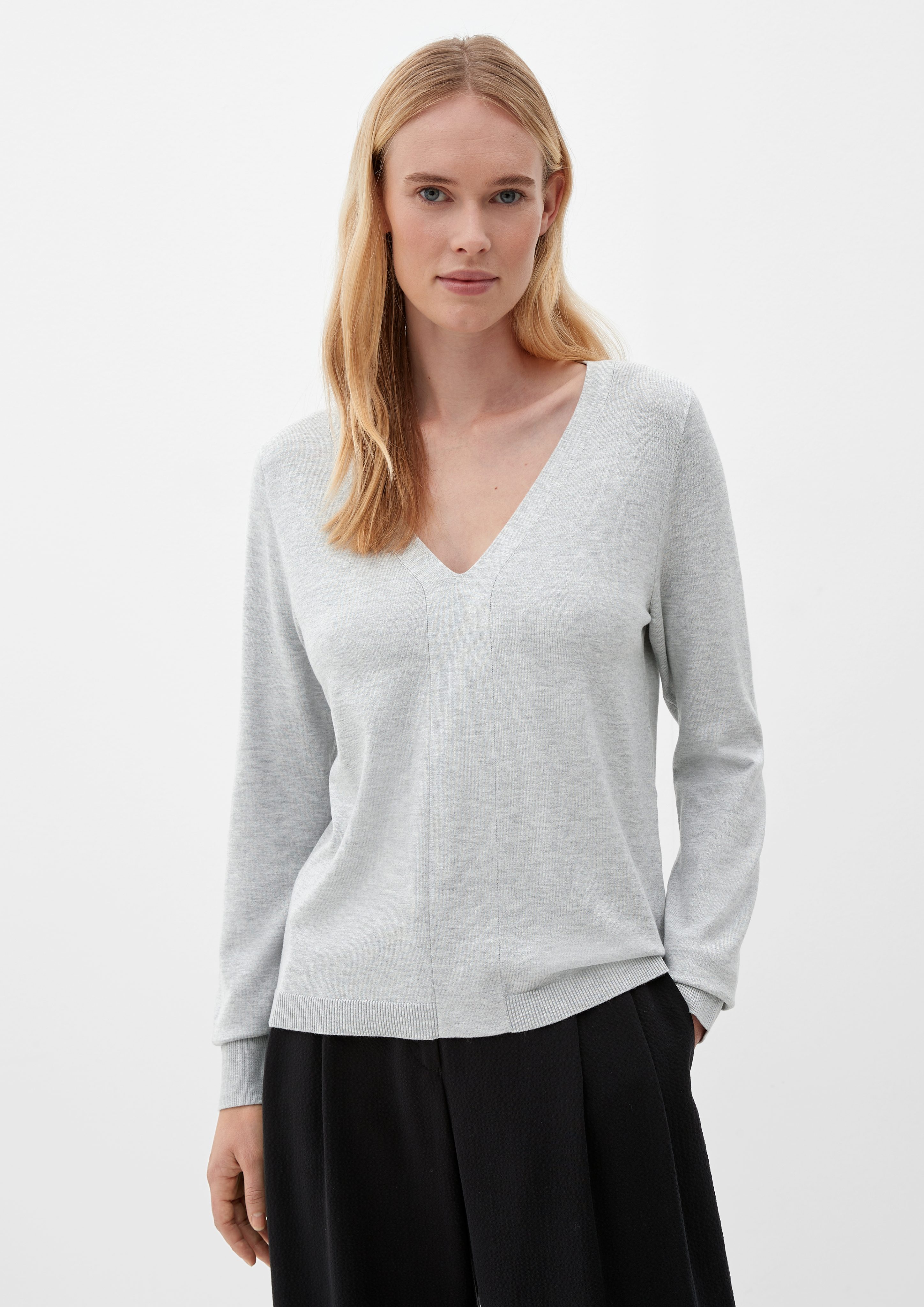 s.Oliver BLACK LABEL Strickpullover Feinstrickpullover aus Viskosemix taubengrau | V-Pullover