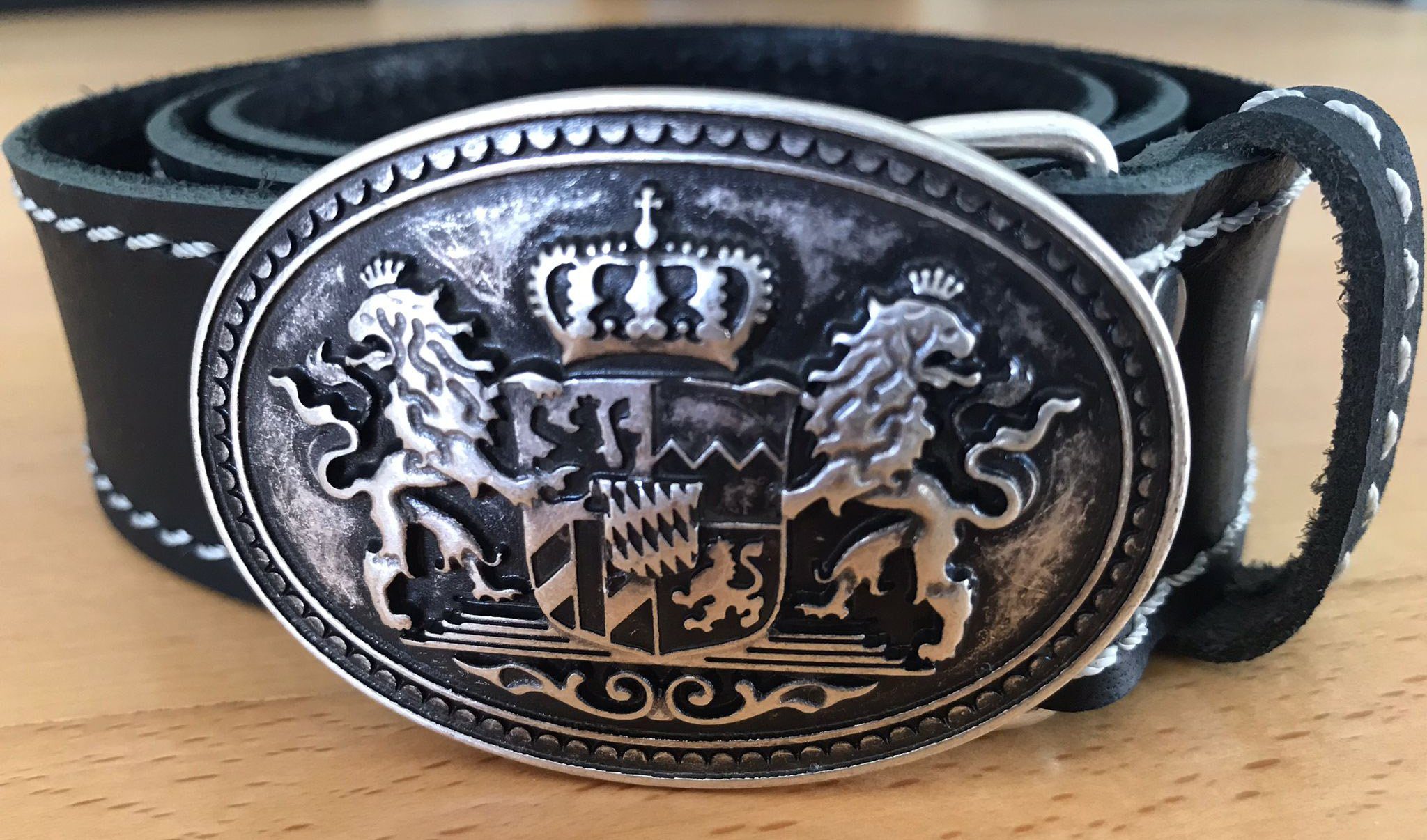 Pezzo Büffelleder inkl. Büffelleder Schließe mit Ledergürtel schwarz Bayern-Wappen Bayern-Gürtel D'oro