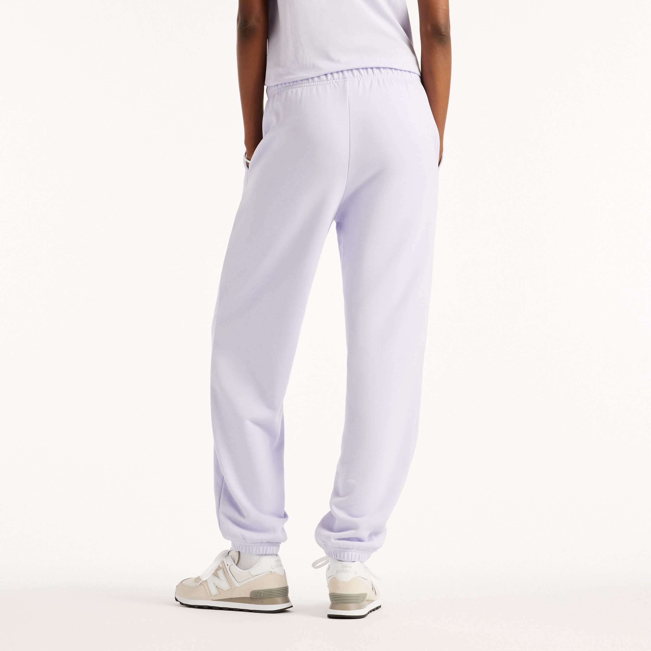 New Balance Jogginghose SPORT ESSENTIALS FRENCH TERRY JOGGER lockere Passform, aus Baumwolle und Polyester
