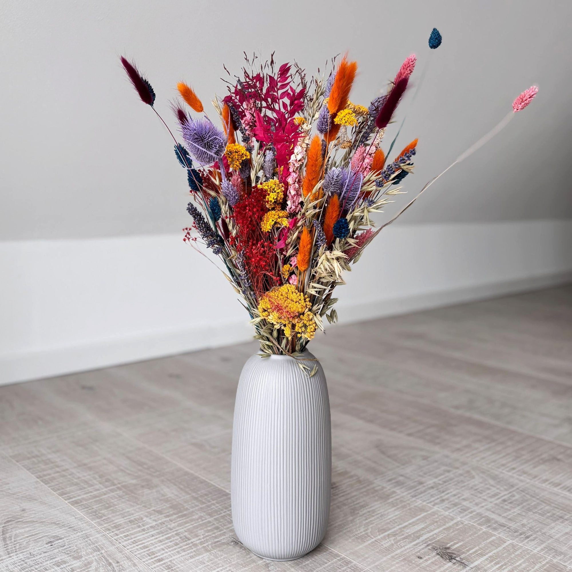 Trockenblume Bunte Wiese - Trockenblumenstrauß für mehr Farbe in deinem Leben Lavendel, Lagurus, Ruskus, Schafgarbe, Rittersporn, Broom Bloom, Distel, Munny Gras, LYKKE & You