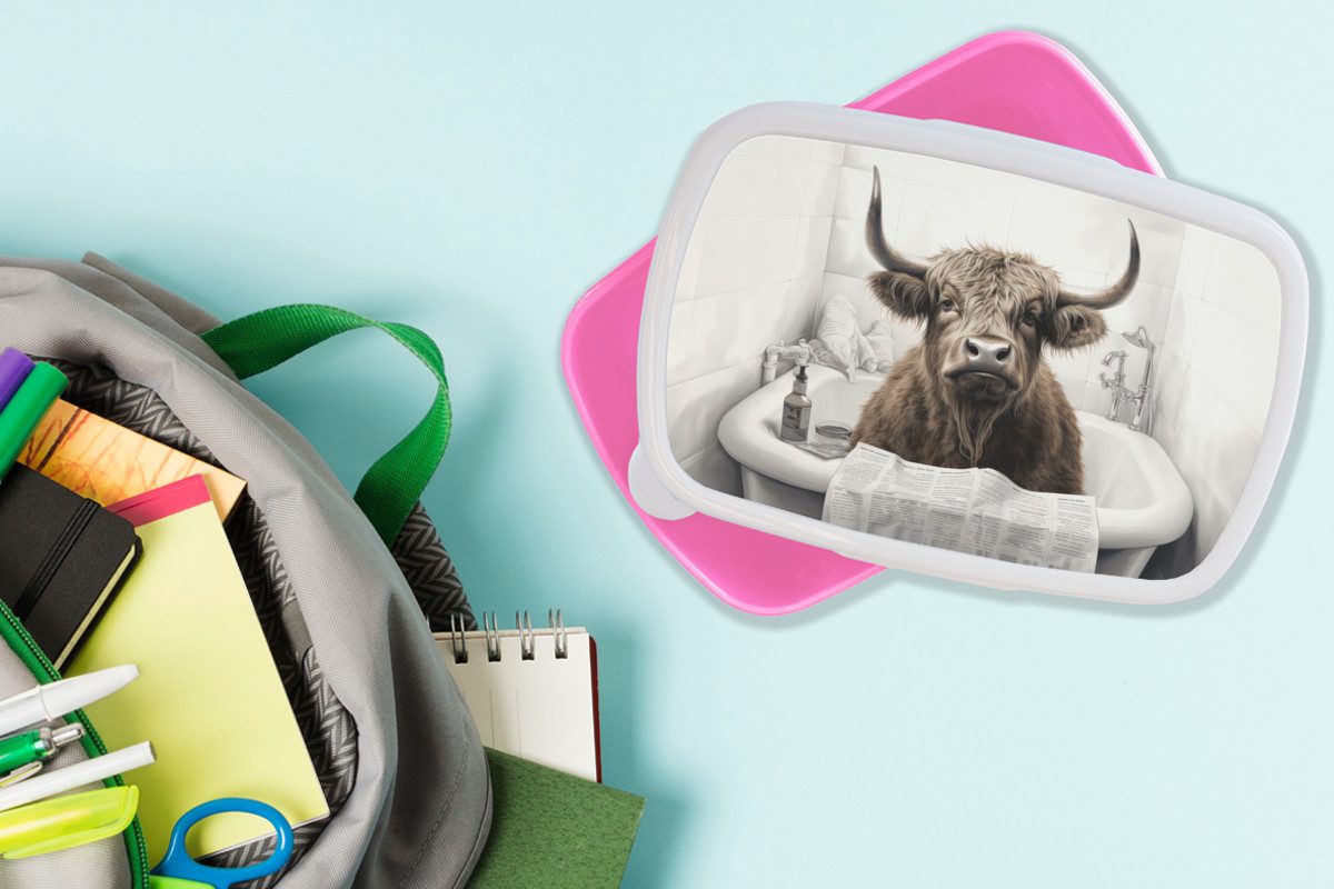 MuchoWow Lunchbox Schottischer Highlander - Badewanne - Badezimmer - Zeitung, Kunststoff, (2-tlg), Brotdosen, Lunch Box, Brotbox für Kinder und Erwachsene