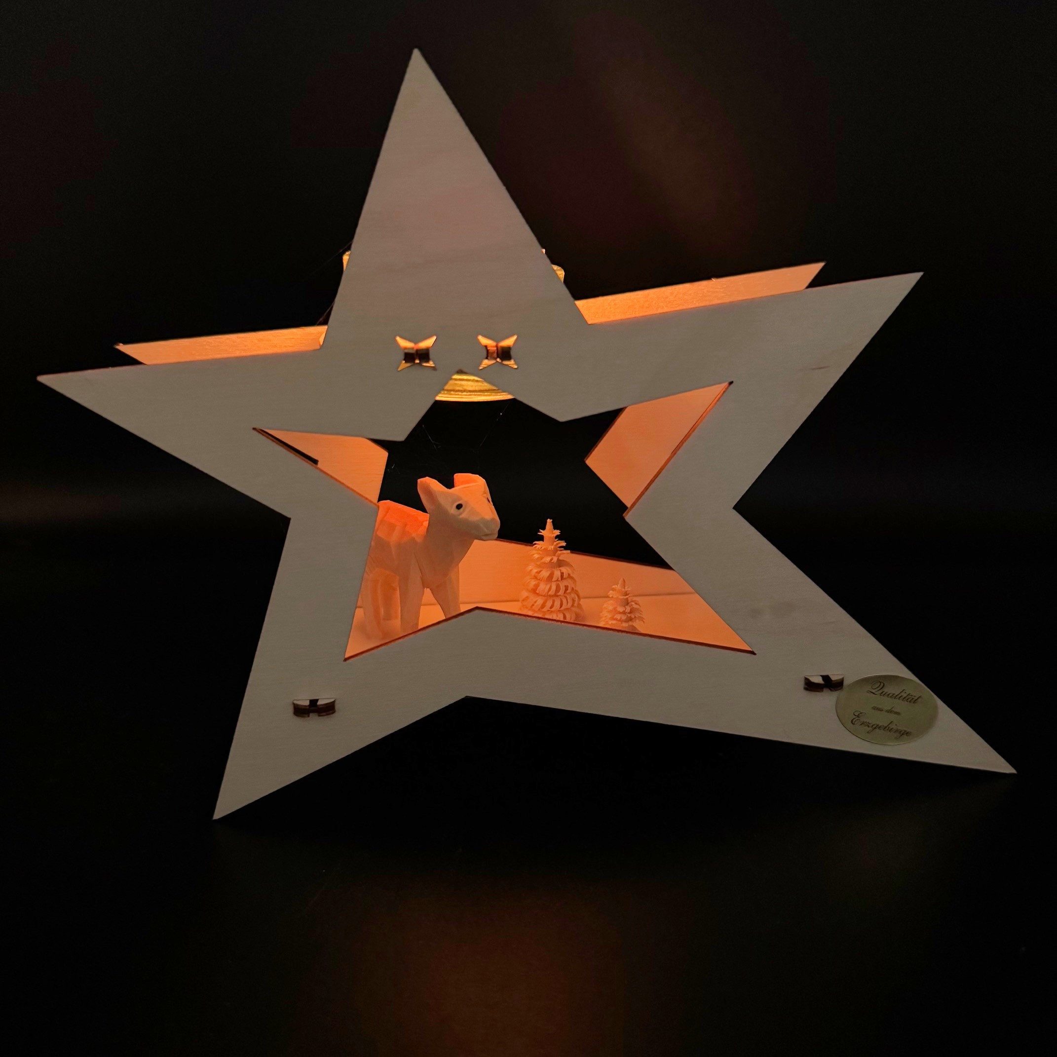 SAICO Original Teelichthalter aus Holz in Sternform aus dem Erzgebirge - Winter- und Weihnachtsdeko (2 verschiedene Motive, Jesus Geburt oder Rehkitz), Kerzenständer aus Handarbeit