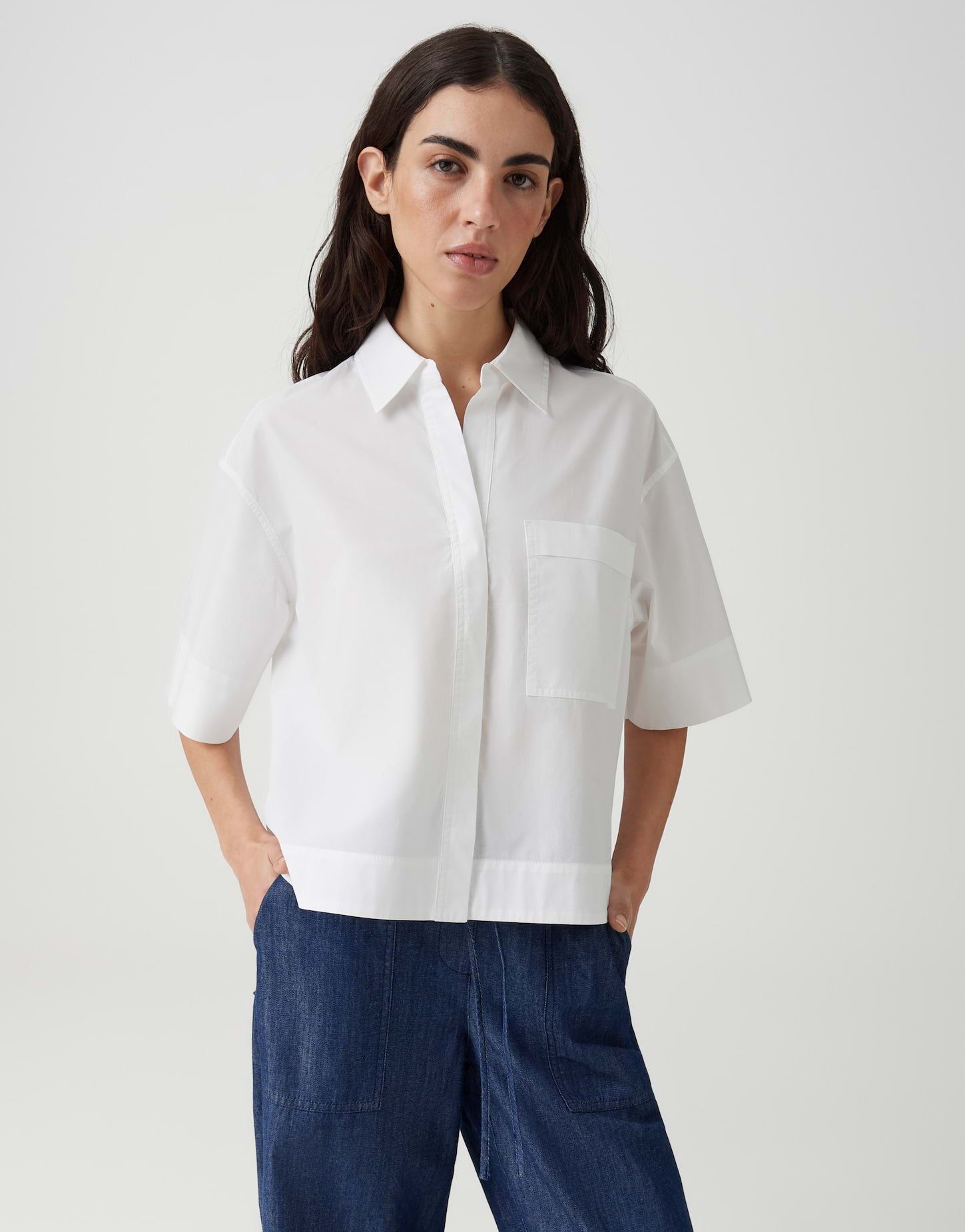 OPUS Kurzarmbluse Hemdbluse aus Webware mit Brusttasche Luftige Transparenz mit cleaner Silhouette