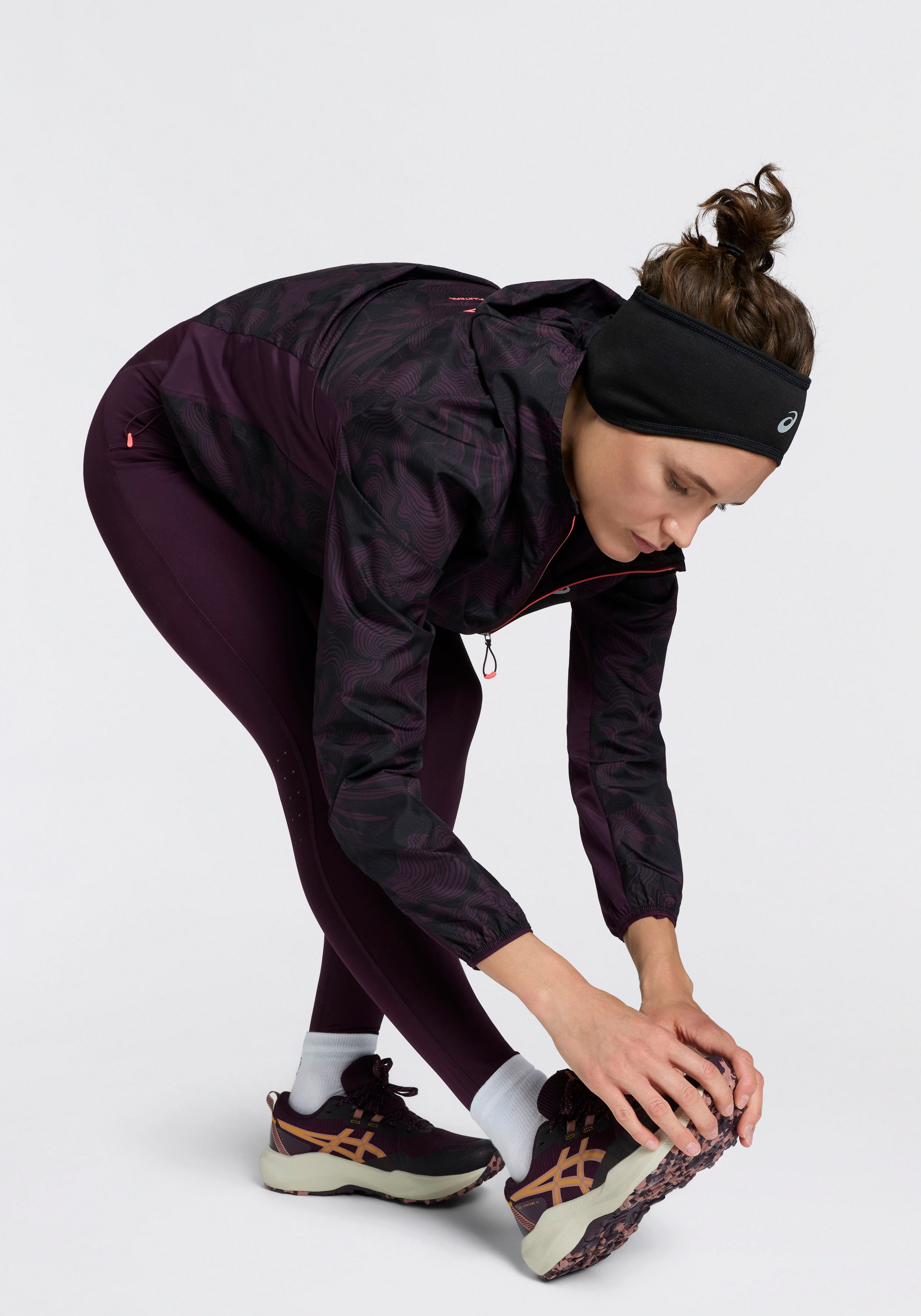 Asics Fitted Cap WINTER RUN EAR WARMER mit reflektierenden Details, schweißableitendes Material