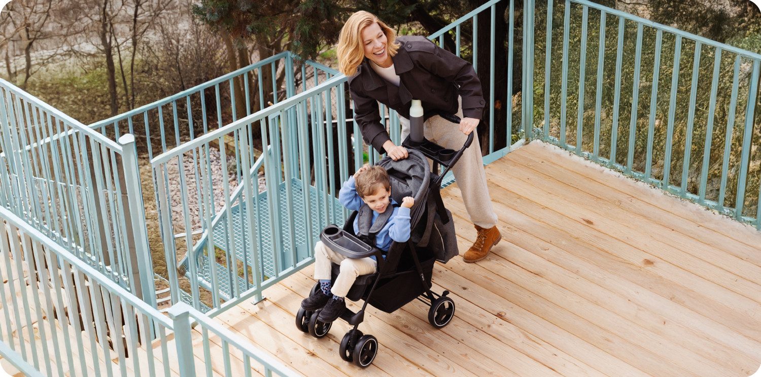 MoMi Kinder-Buggy Isla, Rotierendes Kindertablett, Organizer und Zubehör inklusive