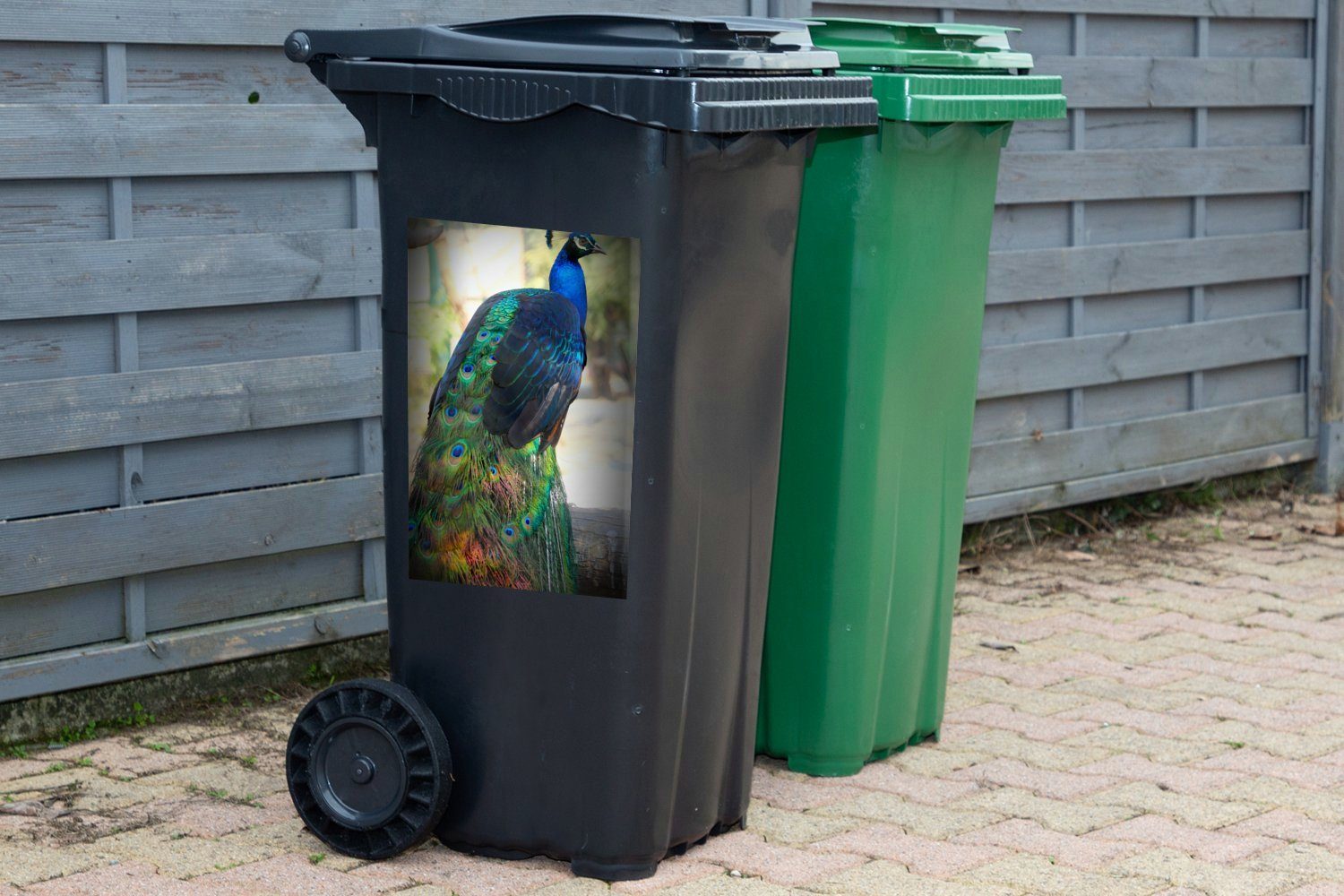 Mülltonne, Sticker, Abfalbehälter Pfau Mülleimer-aufkleber, Federn - - MuchoWow St), Container, (1 Wandsticker Tiere
