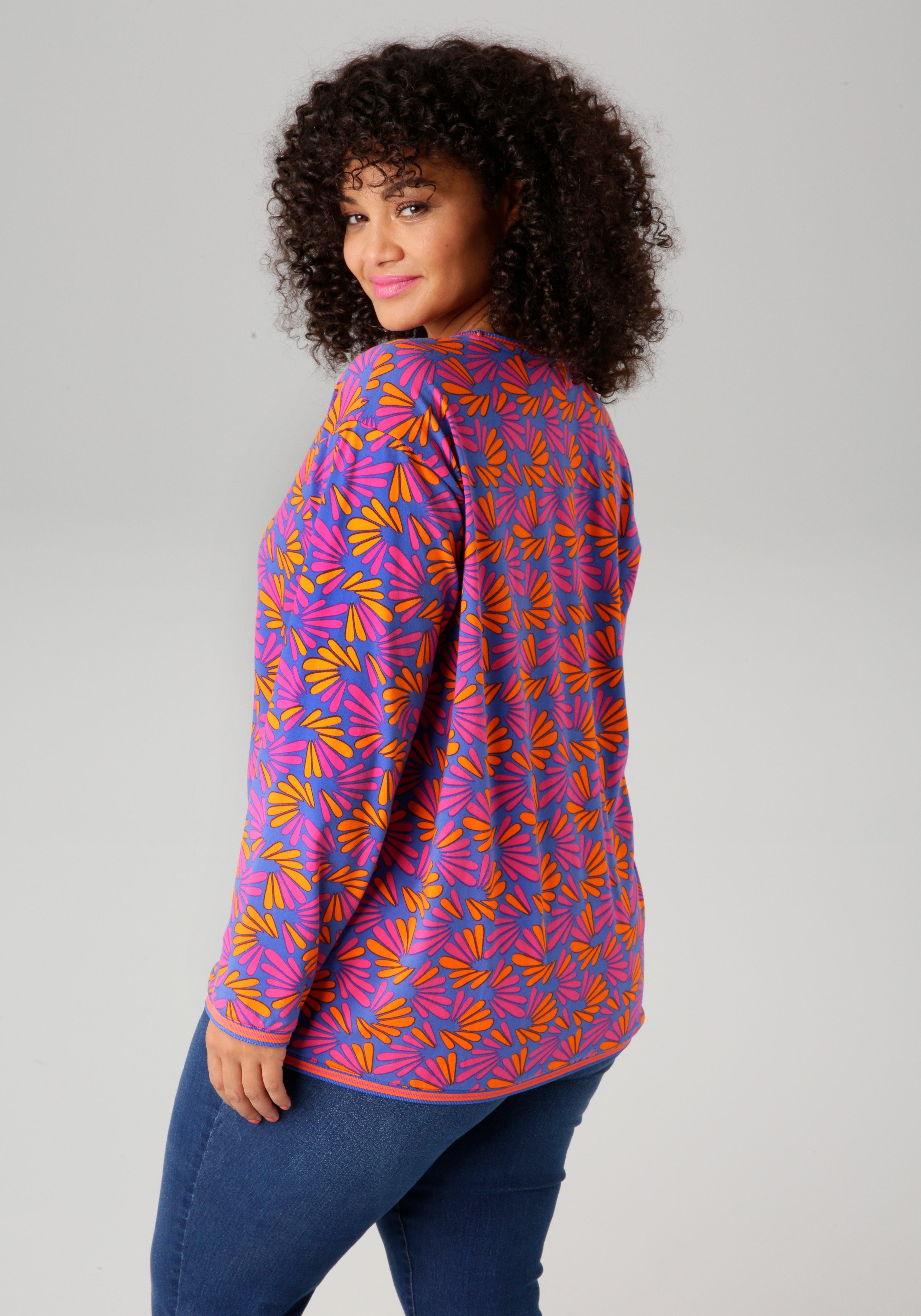 Aniston PLUS Sweatshirt mit farbenfrohen, grafischen günstig online kaufen