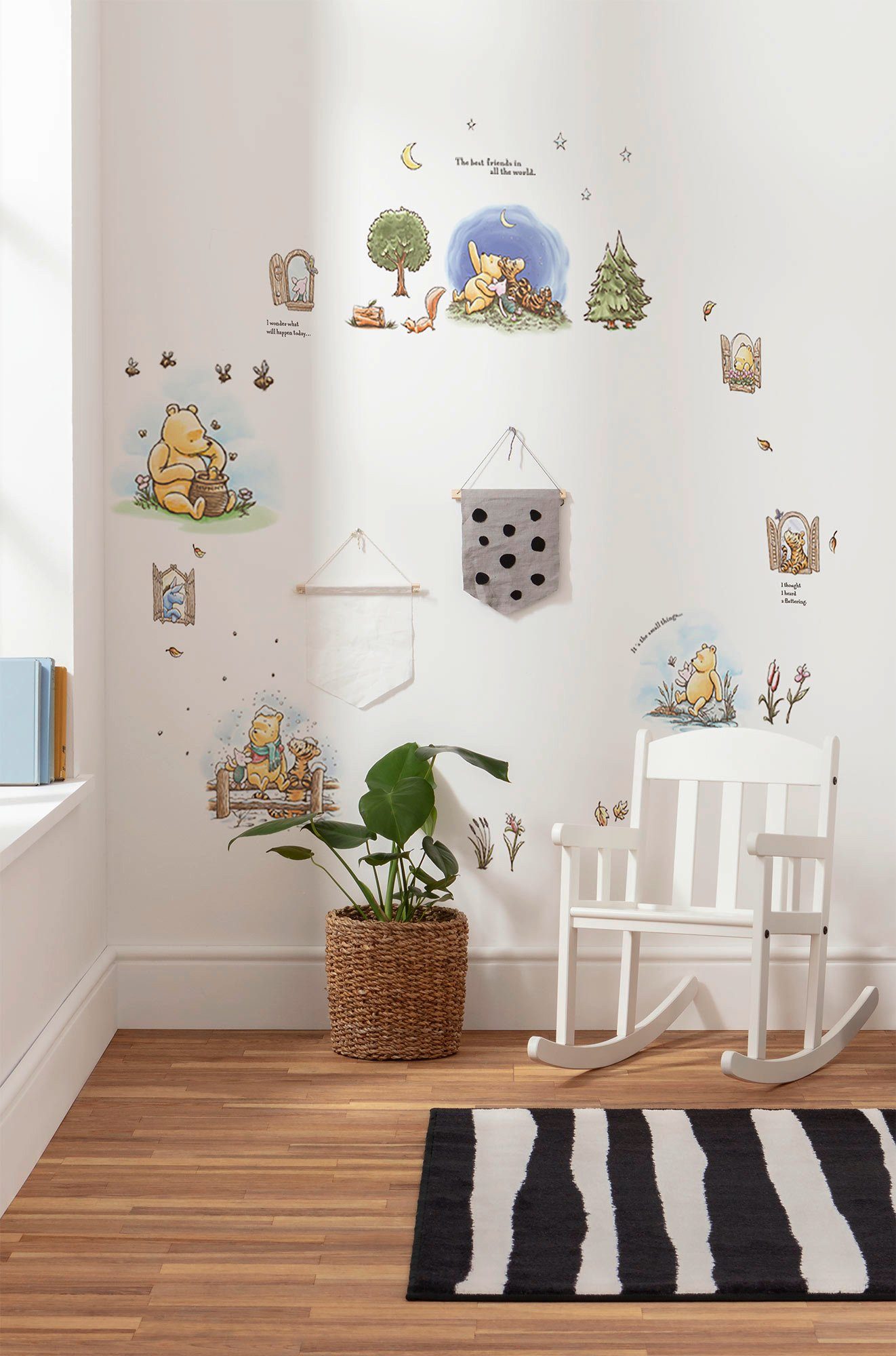 Komar Wandtattoo Winnie the Pooh Adventures - Größe 50 x 70 cm (61 St), selbstklebend, Wandsticker, Kinderzimmer