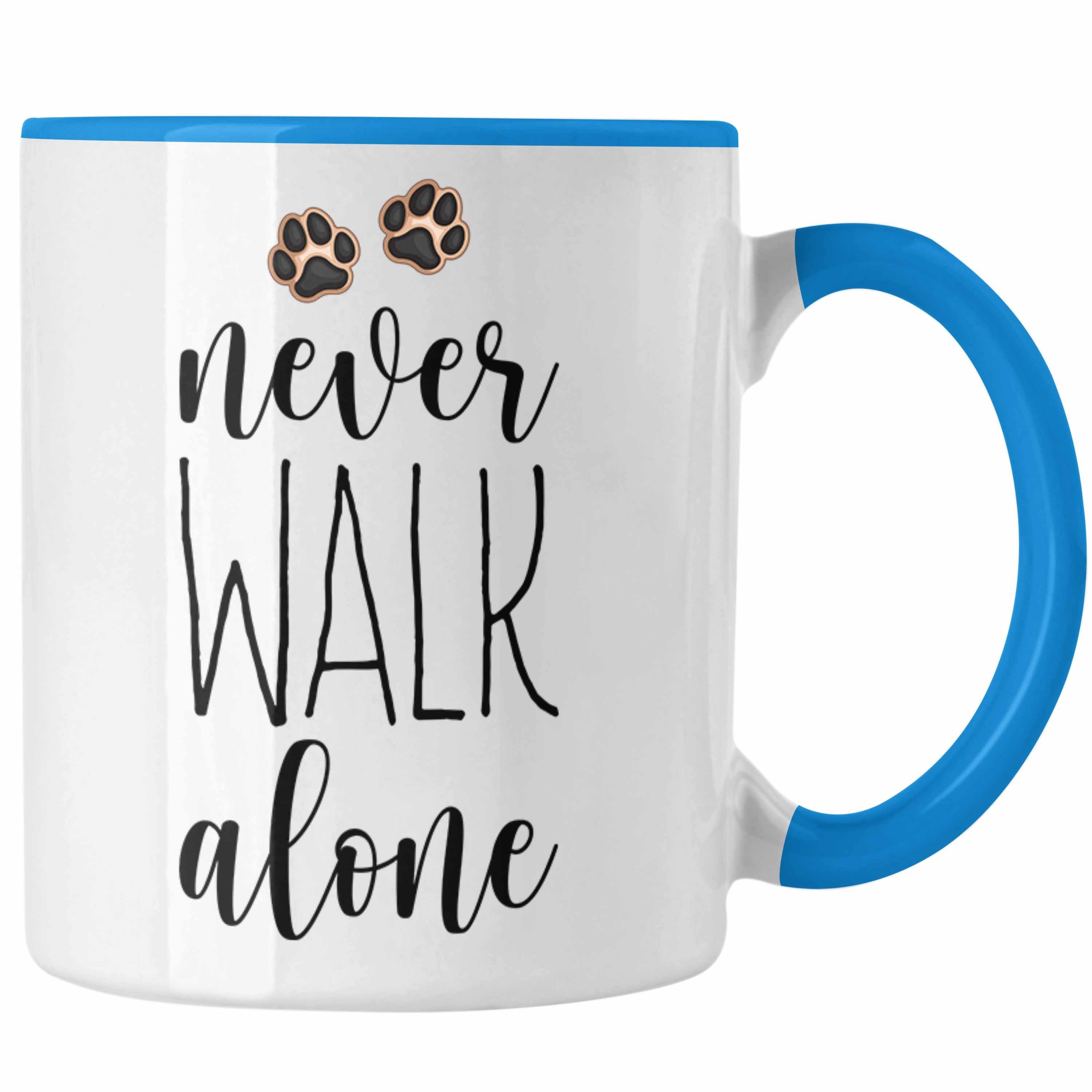Trendation Tasse Never Walk Alone Tasse Geschenk Hundebesitzer Frauchen Herrchen Kaffee Blau