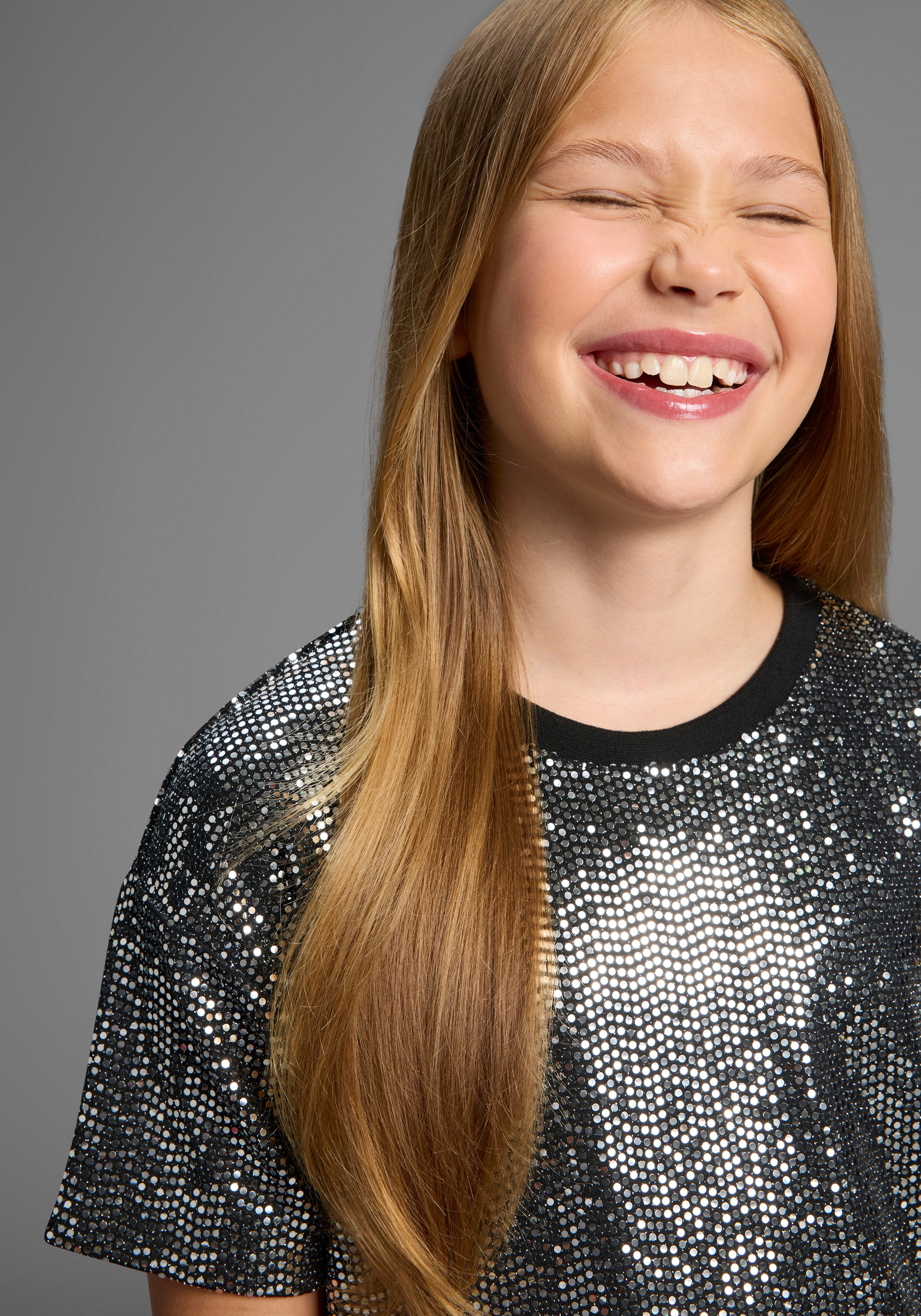 Bruno Banani T-Shirt festliches Glitzershirt in Paillettenoptik, für Mädchen Für TEENS, Shirt aus glitzernden Material
