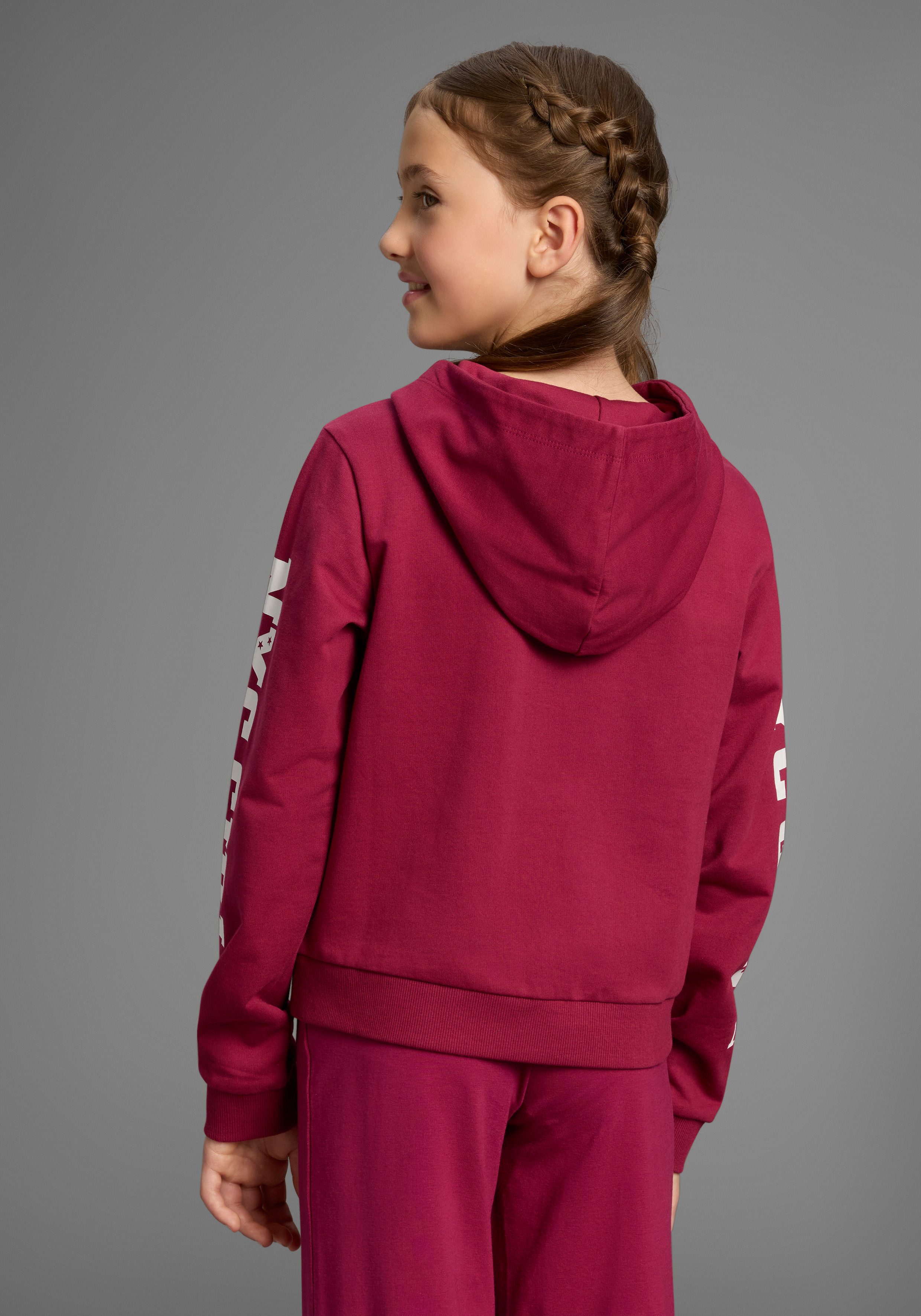 KIDSWORLD Kapuzensweatshirt Shirt mit Ärmelprint Langarm, mit stylischem Print, mit Kapuze, aus Baumwolle