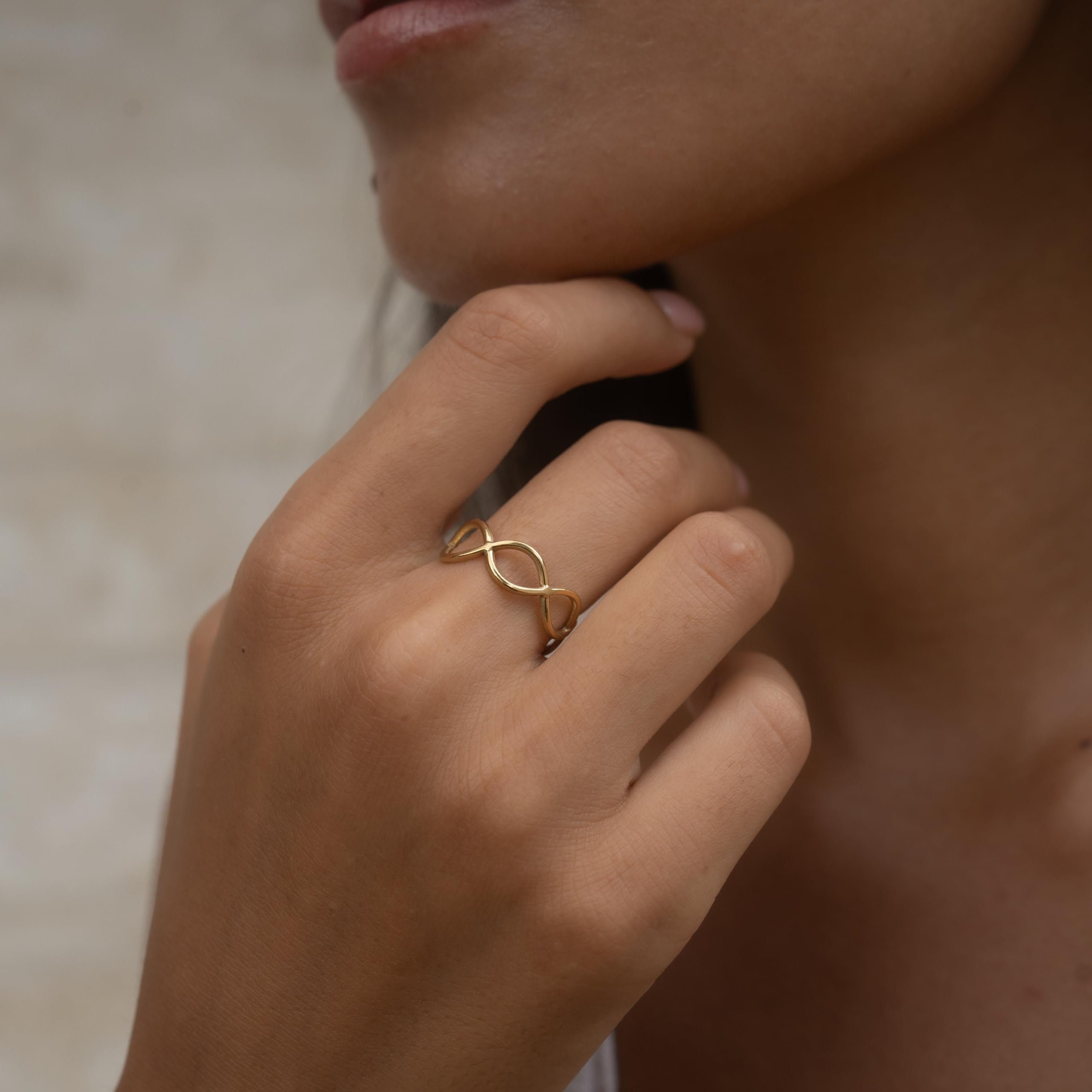Made by Nami Fingerring Goldener Boho Edelstahl Ring Größenverstellbar & Wasserfest, Ювелирные изделия Damen Geschenke für Frauen