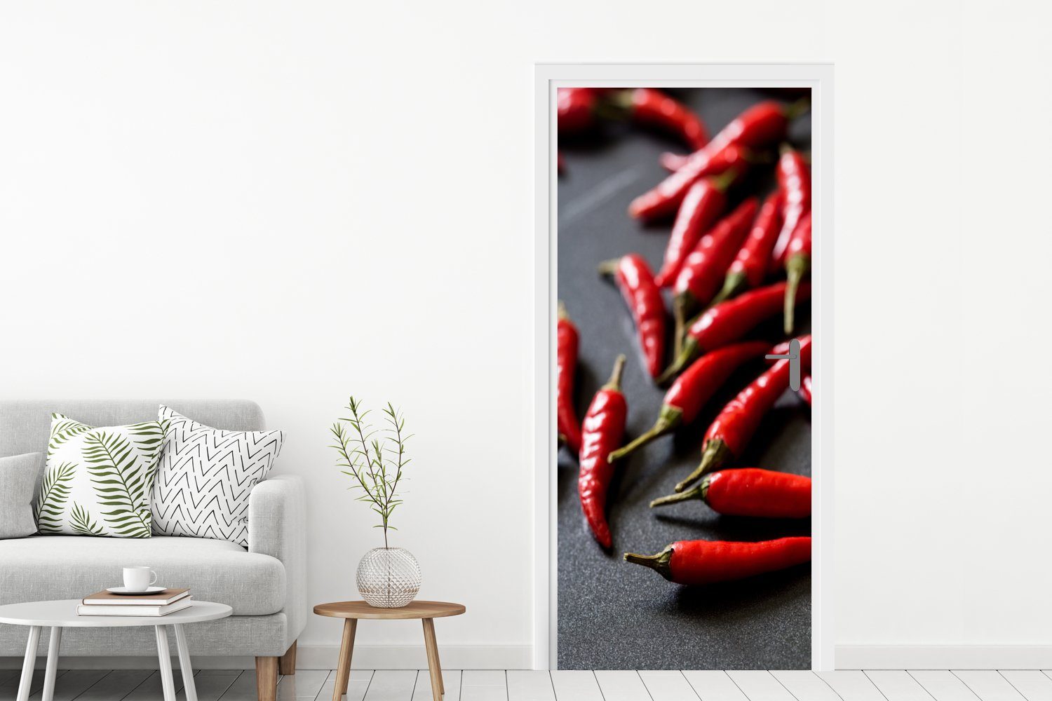 cm für bedruckt, grauem Rote Hintergrund, St), Matt, Türtapete 75x205 (1 MuchoWow Tür, Cayenne-Paprika Fototapete Türaufkleber, auf