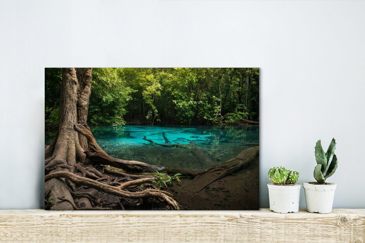 OneMillionCanvasses® Leinwandbild Wandbild Leinwandbilder, Thailands, cm Bach blauer Wanddeko, inmitten Aufhängefertig, 30x20 (1 Regenwälder Leuchtend St), der