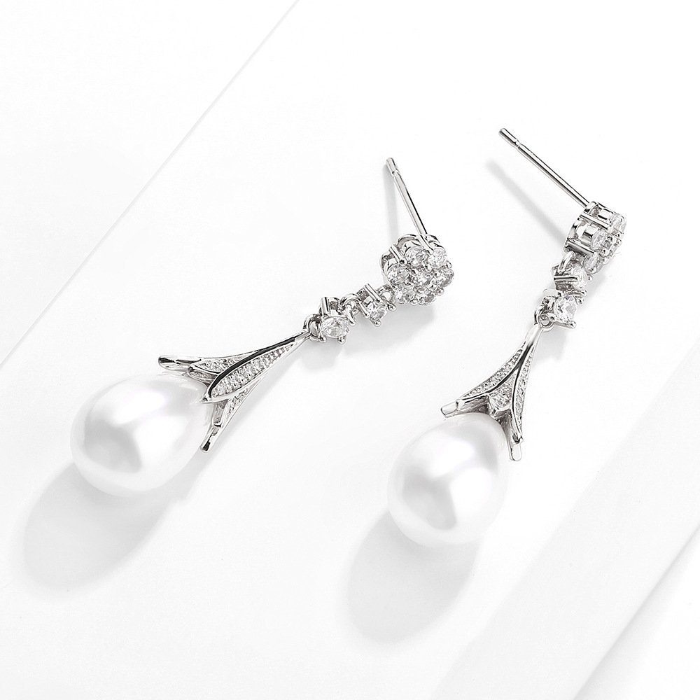 elegante Geschenktüte Invanter Paar und modische Inklusive Ohrstecker Perlenohrringe, (1-tlg), Lange Blumenohrringe