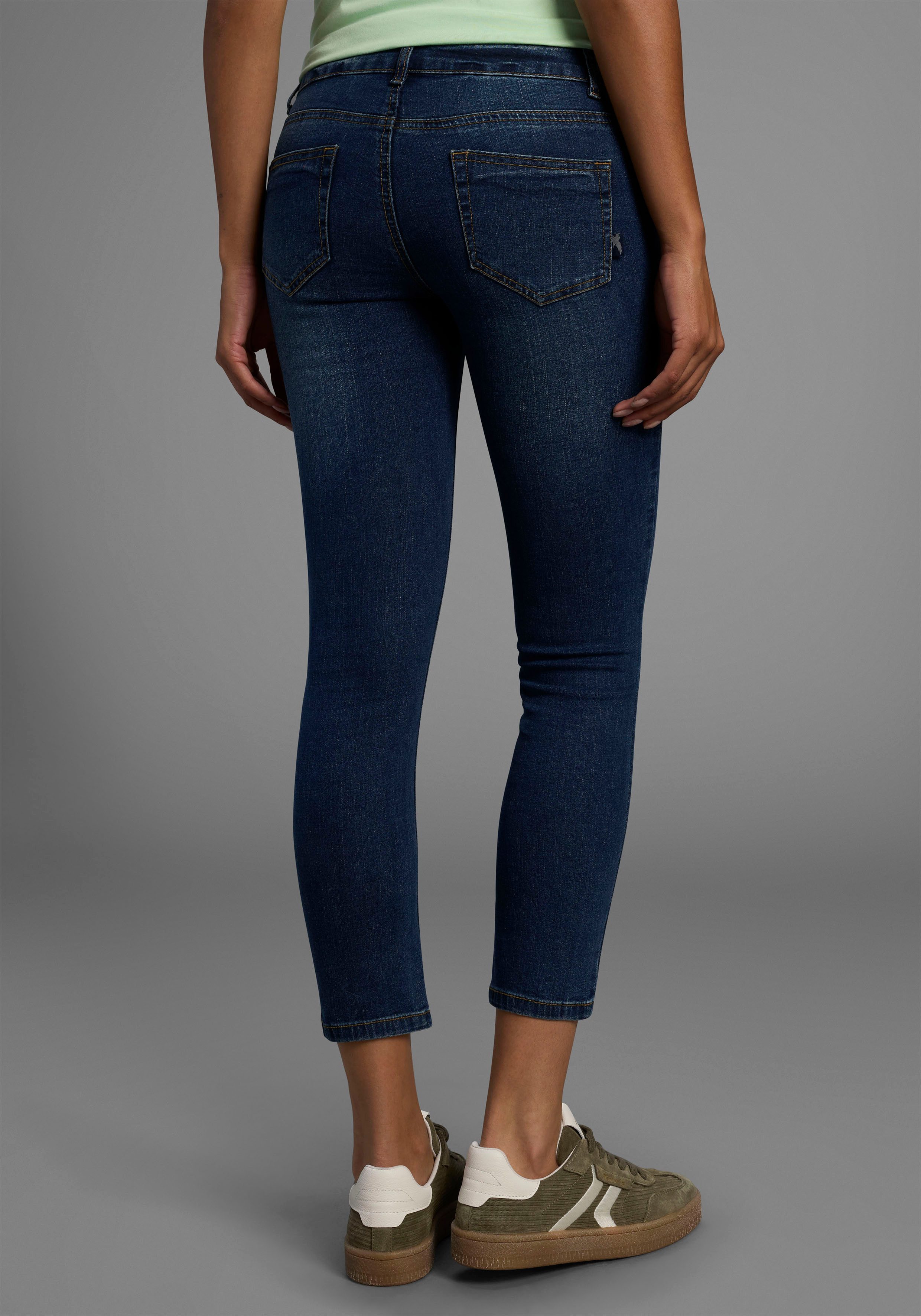 Arizona 7/8-Jeans mit Keileinsätzen extra-enger Schnitt, Used-Look-Waschung günstig online kaufen