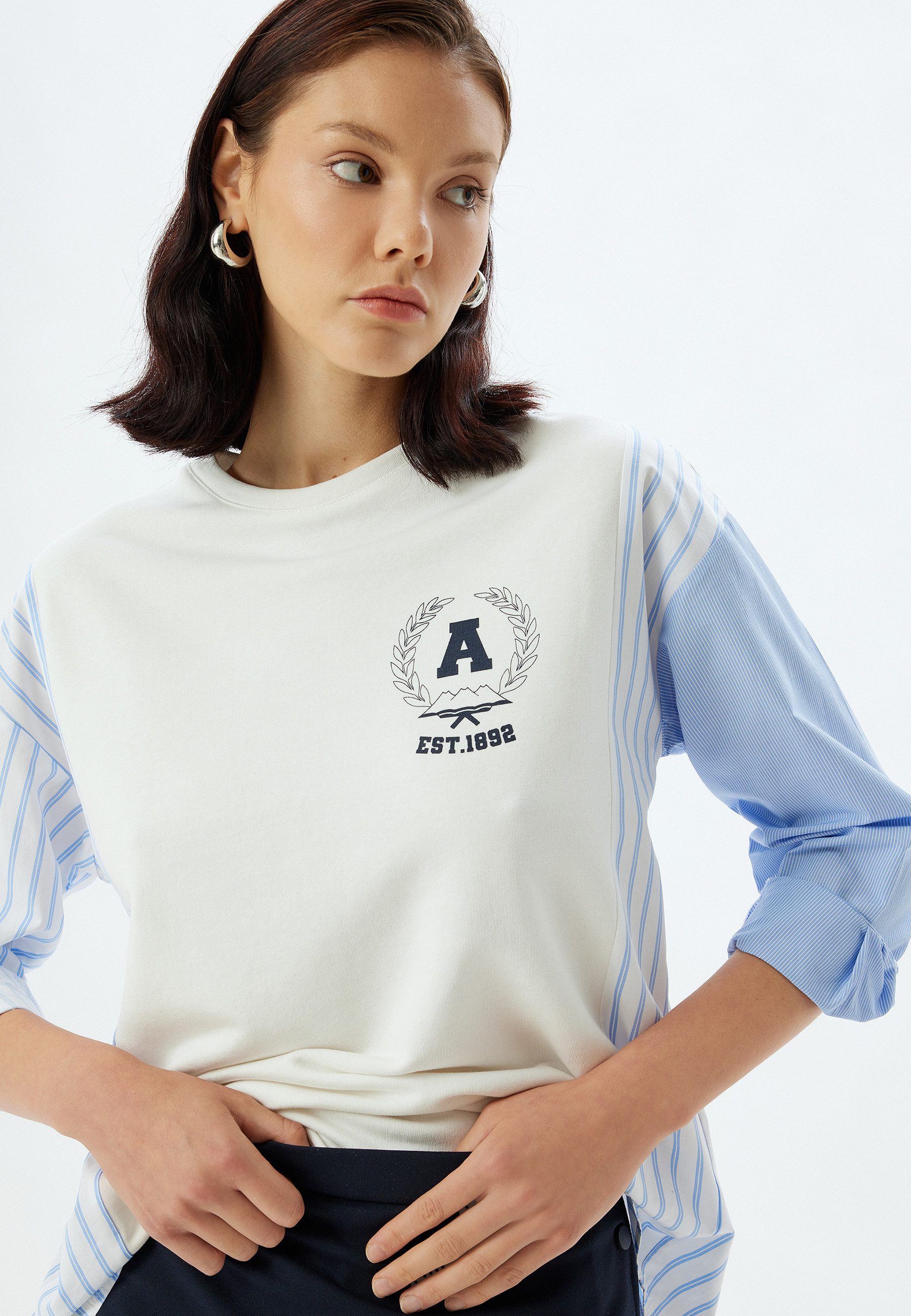 Koton Sweatshirt Rundhalsausschnitt Einsatz Von Zwei Verschiedenen Stoffen