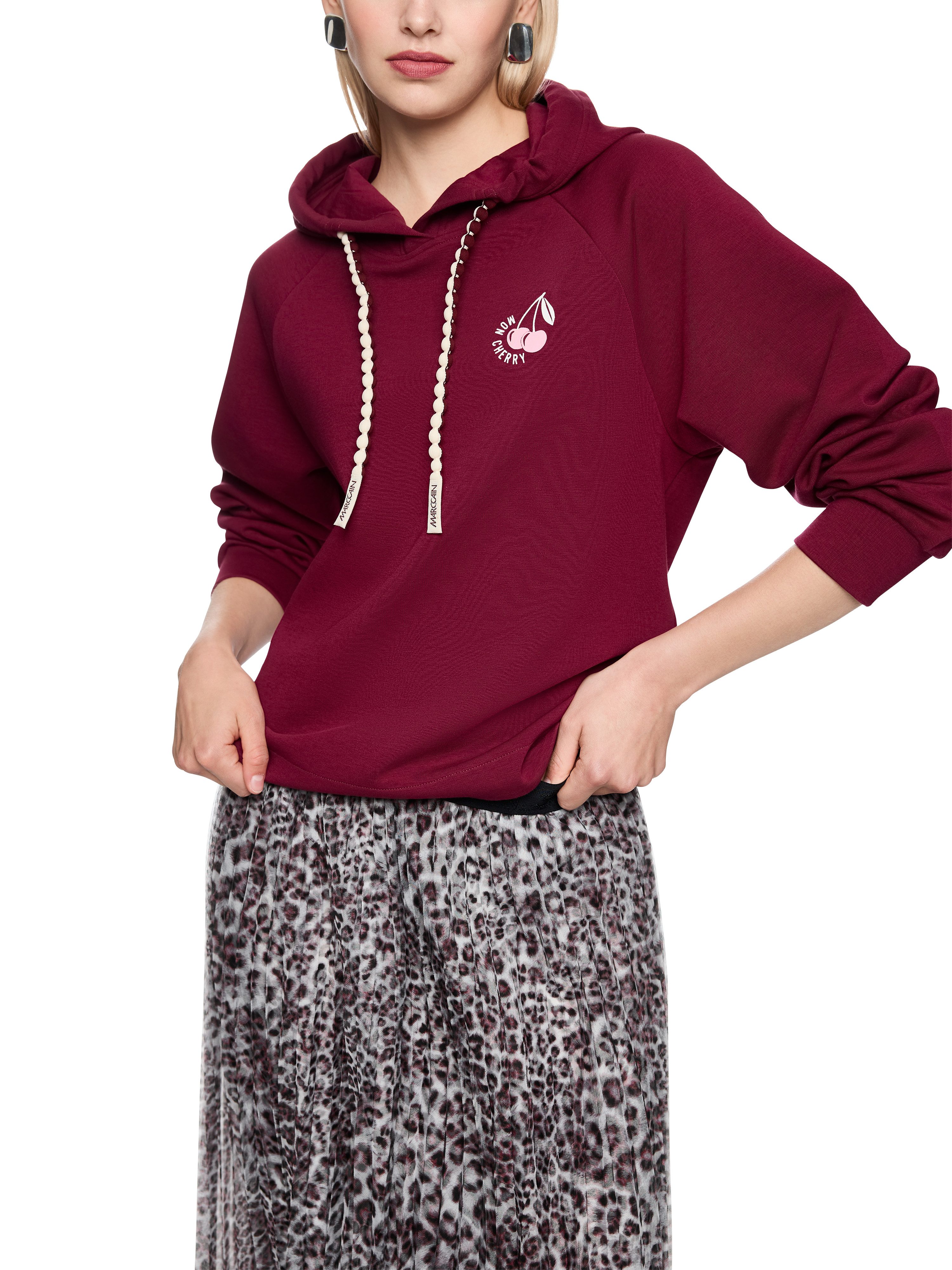 Marc Cain Kapuzensweatshirt Mon Cherry Premium Damenmode mit Aufdruck