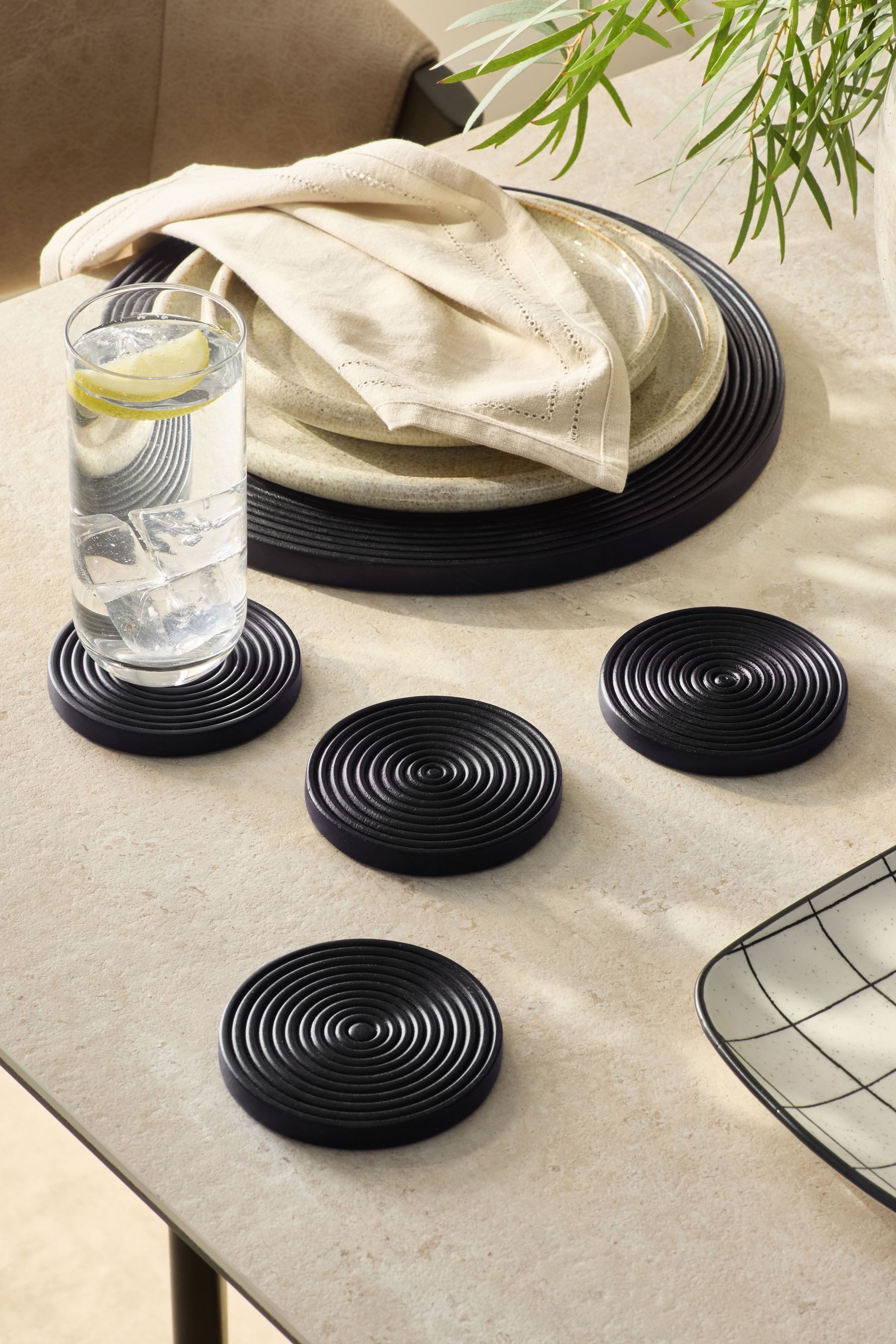 Becheruntersetzer Holzuntersetzer mit geätztem Design, 4er-Set