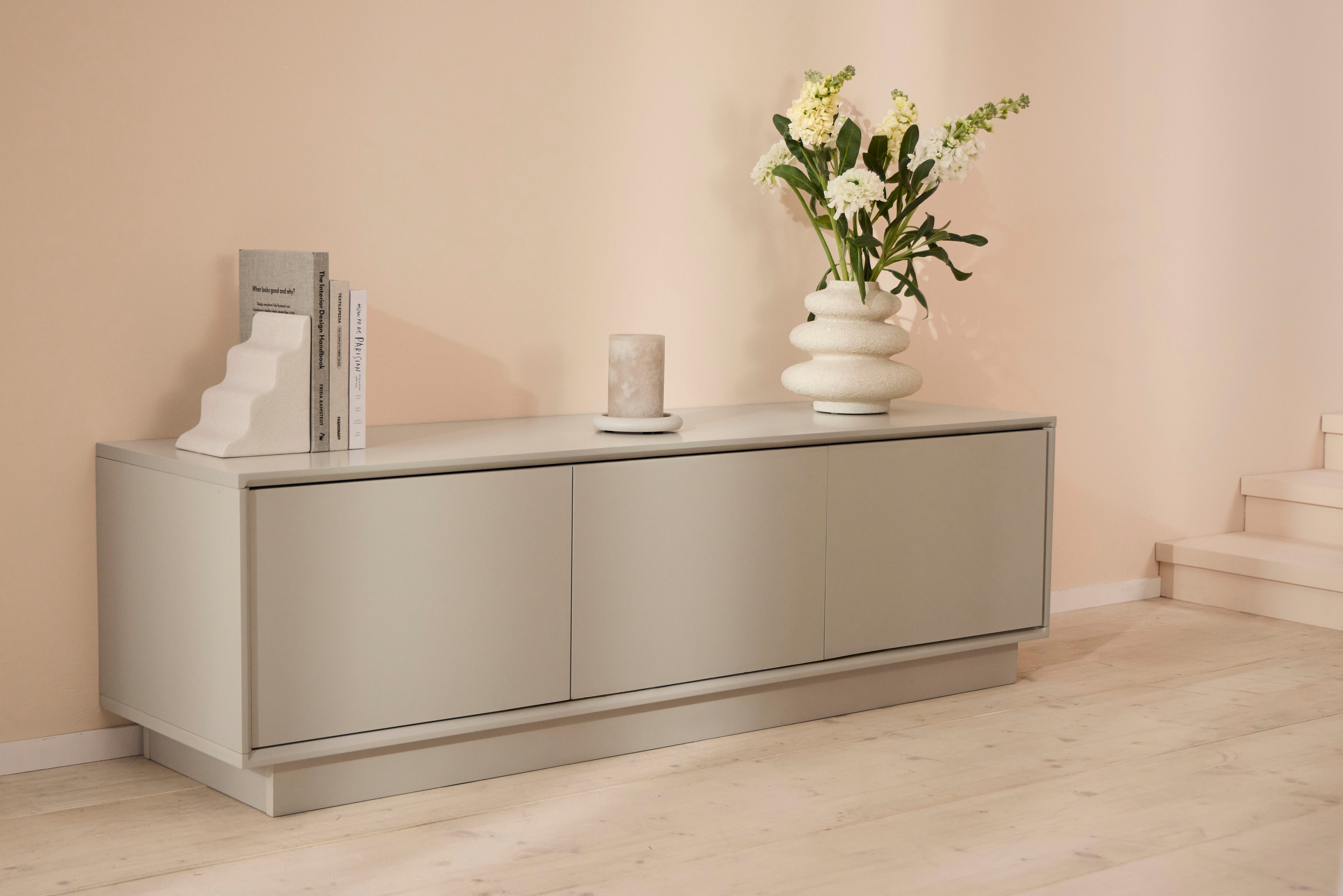 homsy by Ana Johnson TV-Schrank Storvia seidenmatte Lackierung, geräuschlose Soft-Close-Schubladen, B 140 cm