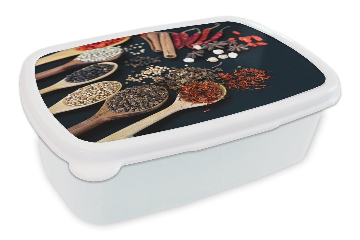 MuchoWow Lunchbox Gewürze in Löffeln auf einem schwarzen Hintergrund, Kunststoff, (2-tlg), Brotbox für Kinder und Erwachsene, Brotdose, für Jungs und Mädchen weiß