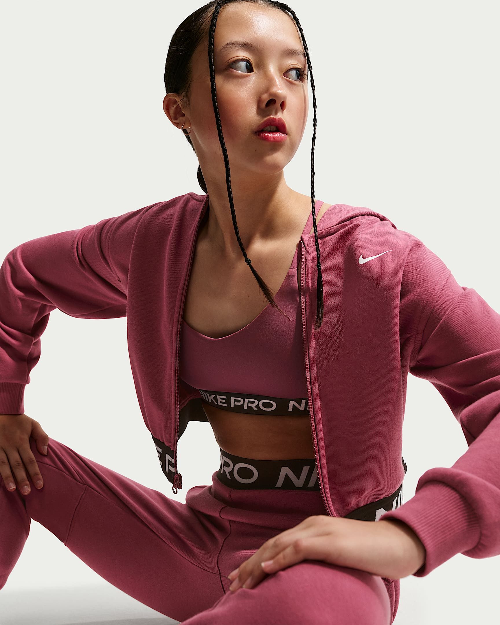 Nike Funktionsshirt G NP INDY BRA schnell trocknendes Material, atmungsaktive Verarbeitung