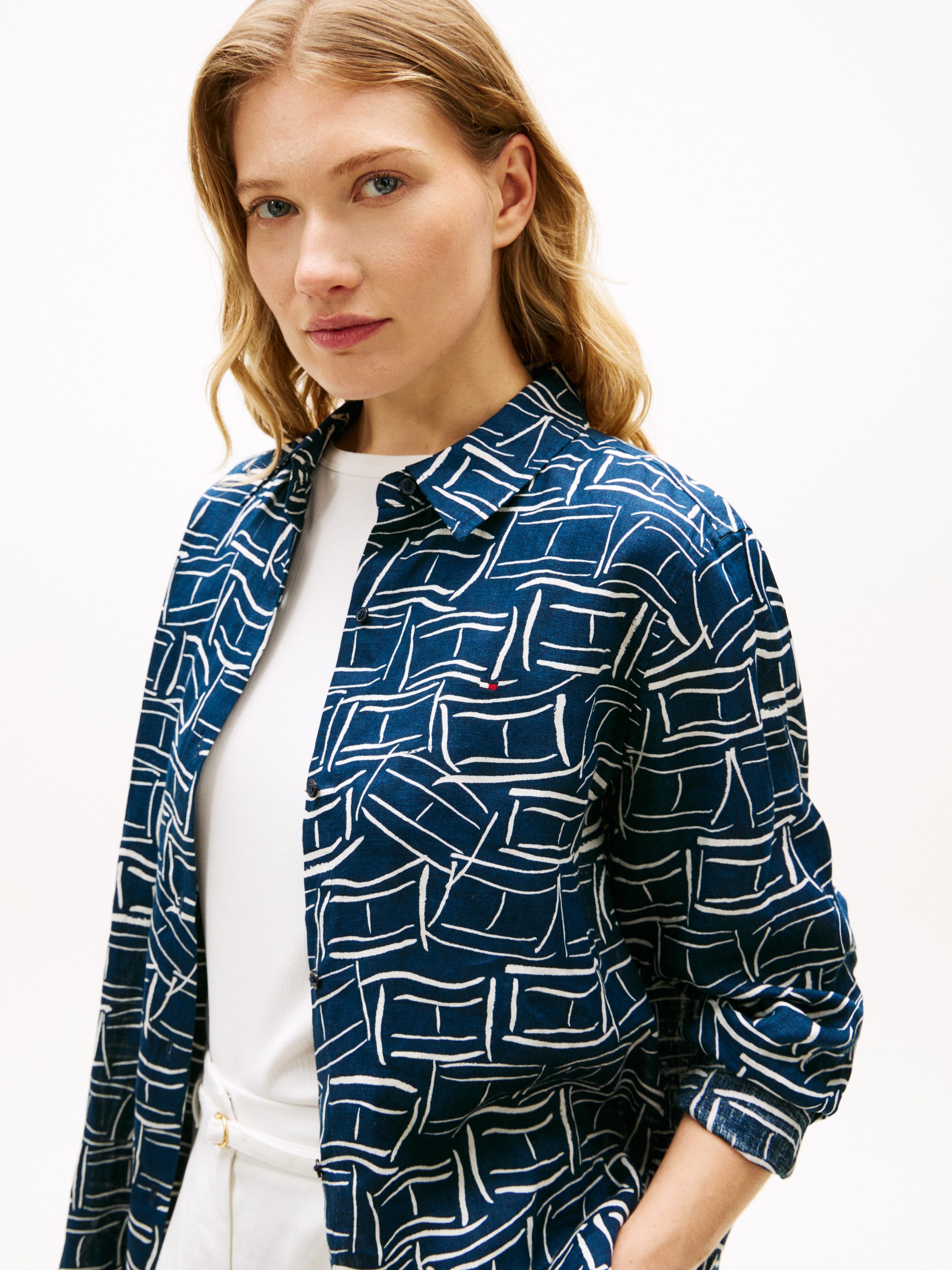 Tommy Hilfiger Hemdbluse ESS LINEN RELAXED SHIRT mit Logostickerei,kühlende günstig online kaufen