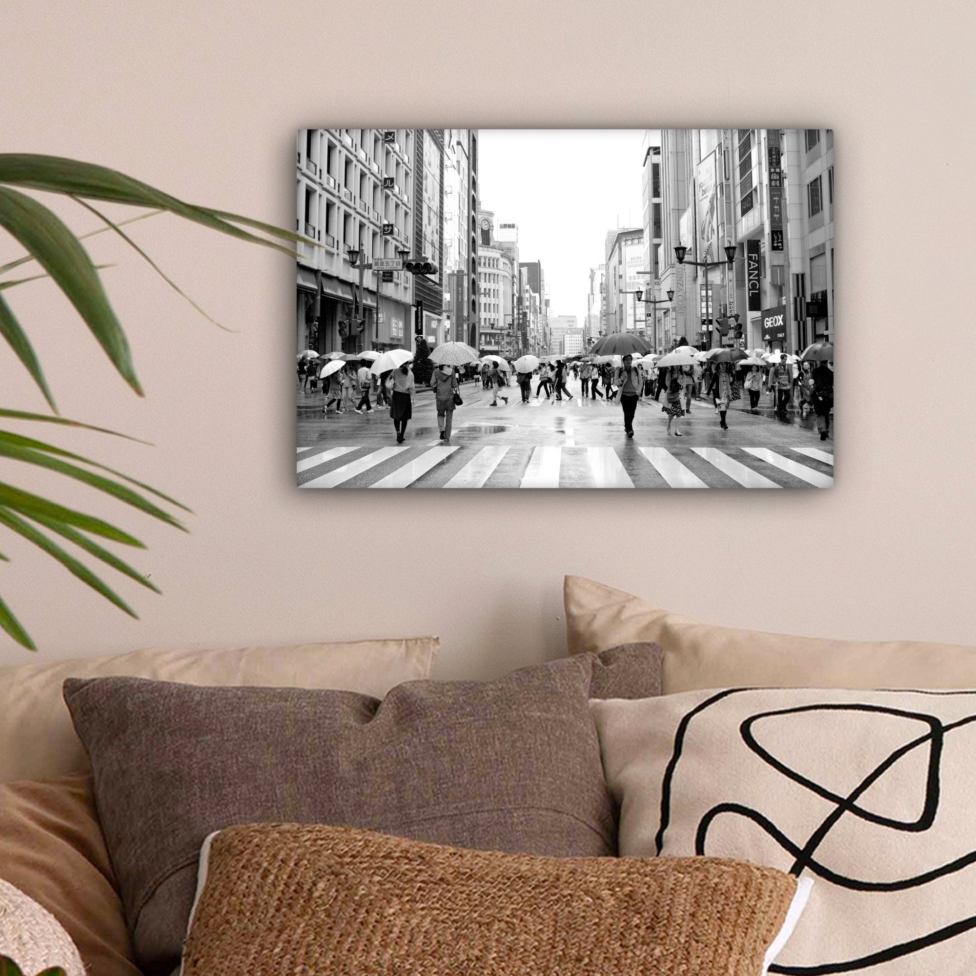 OneMillionCanvasses® Leinwandbild Ginza im Foto, bunt Leinwandbilder, Wanddeko, cm (1 30x20 St), Regen Aufhängefertig, Wandbild schwarz-weiß