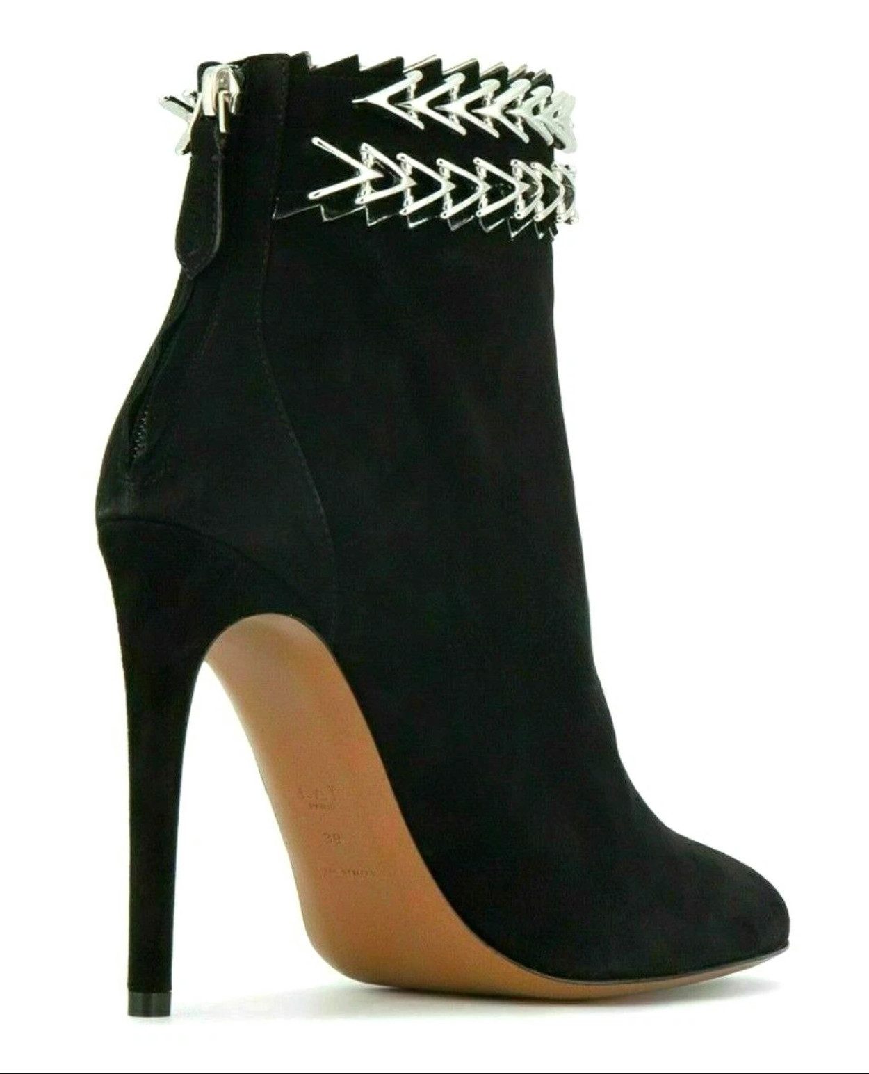 ALAÏA PARIS Boots aus Veloursleder mit Chevron-Nietenbesatz – Made in Italy 40 Ankleboots Exklusives Design mit architektonischem Chevron-Besatz