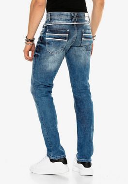 Cipo & Baxx Bequeme Jeans mit aufgestickten Taschen