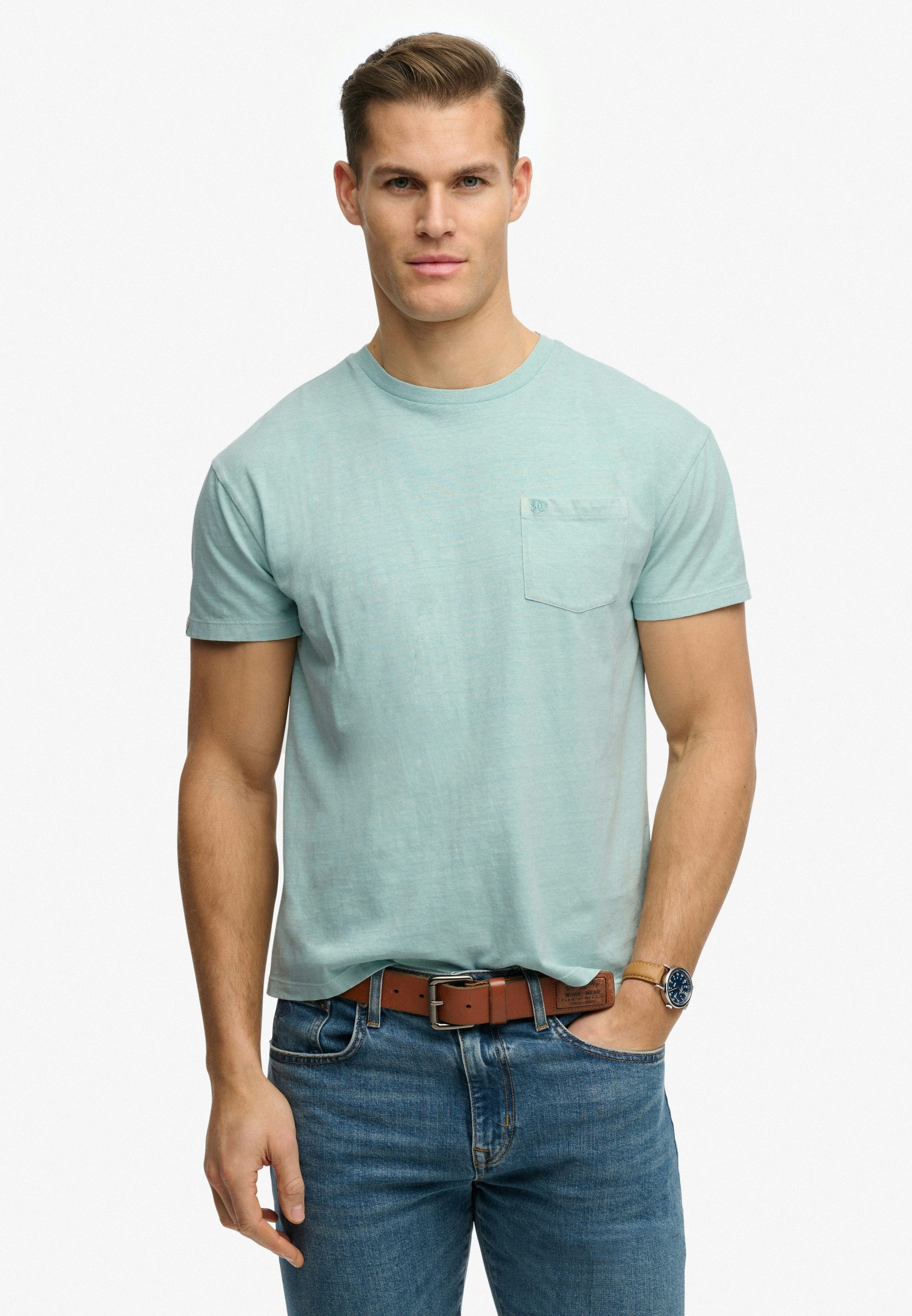 Superdry Rundhalsshirt COTTON CLASSIC LINEN PKT TEE Baumwollmischung, relaxed fit aus luftig leichtem Baumwoll-Leinen-Mix