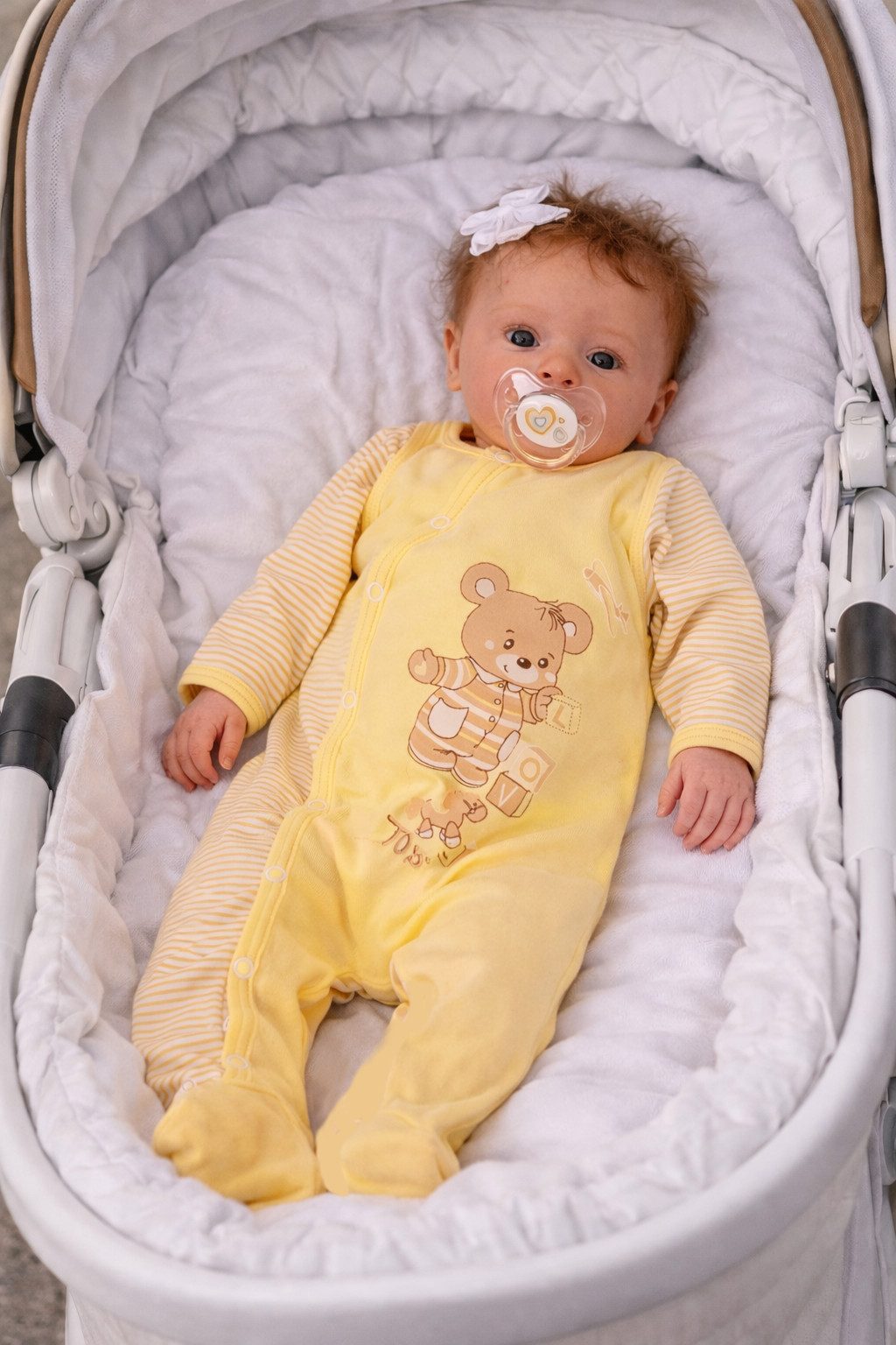 La Bortini Strampler Baby Overall Einteiler für Neugeborene in Gelb gestreift mit Bärchen mit praktischer Druckknopfleiste