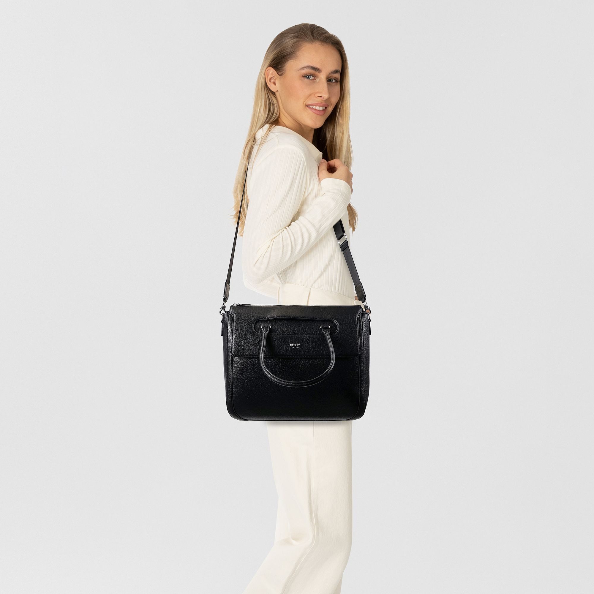 Replay Shopper, Leder