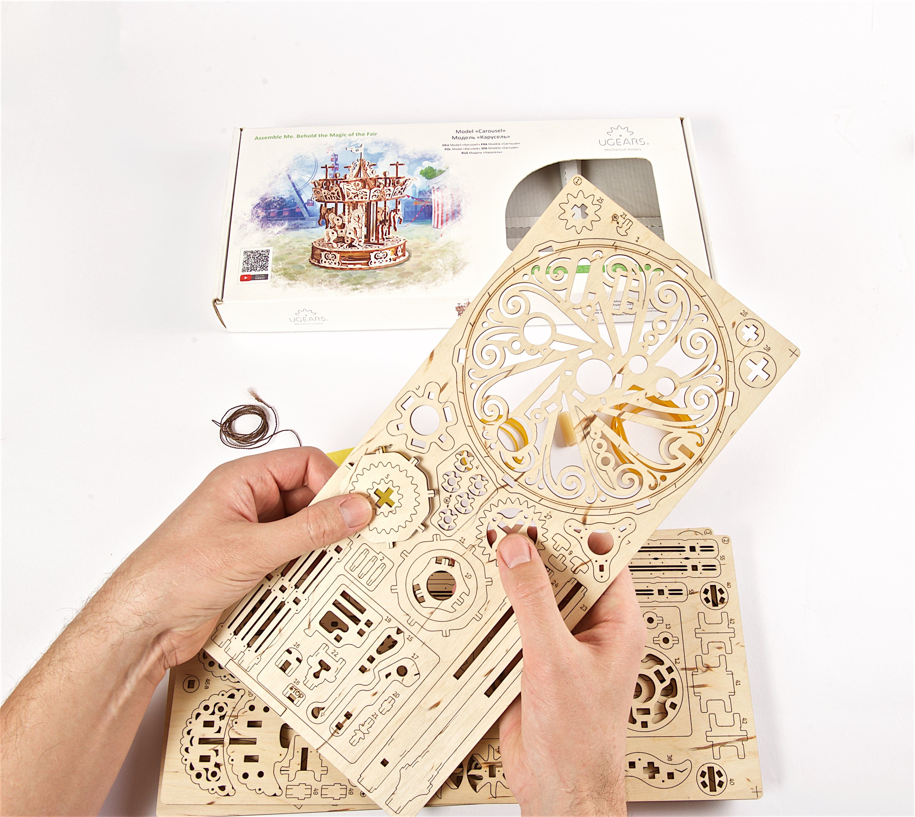 UGEARS 3D-Puzzle Modellbausatz Puzzleteile Holz KARUSSELL, 3D-Puzzle 305 UGEARS