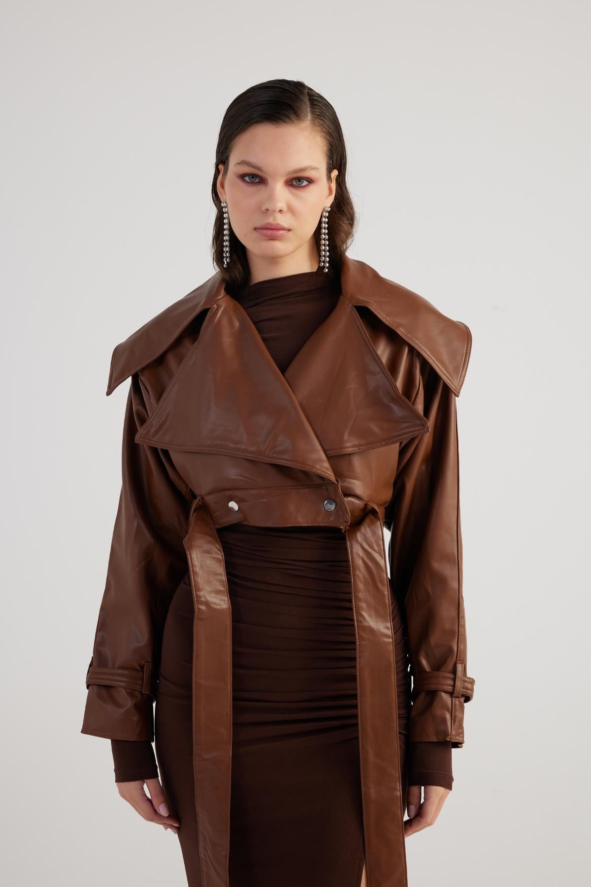 HOLLY LOLLY Windbreaker Neeko Veloursjacke mit Gürtel