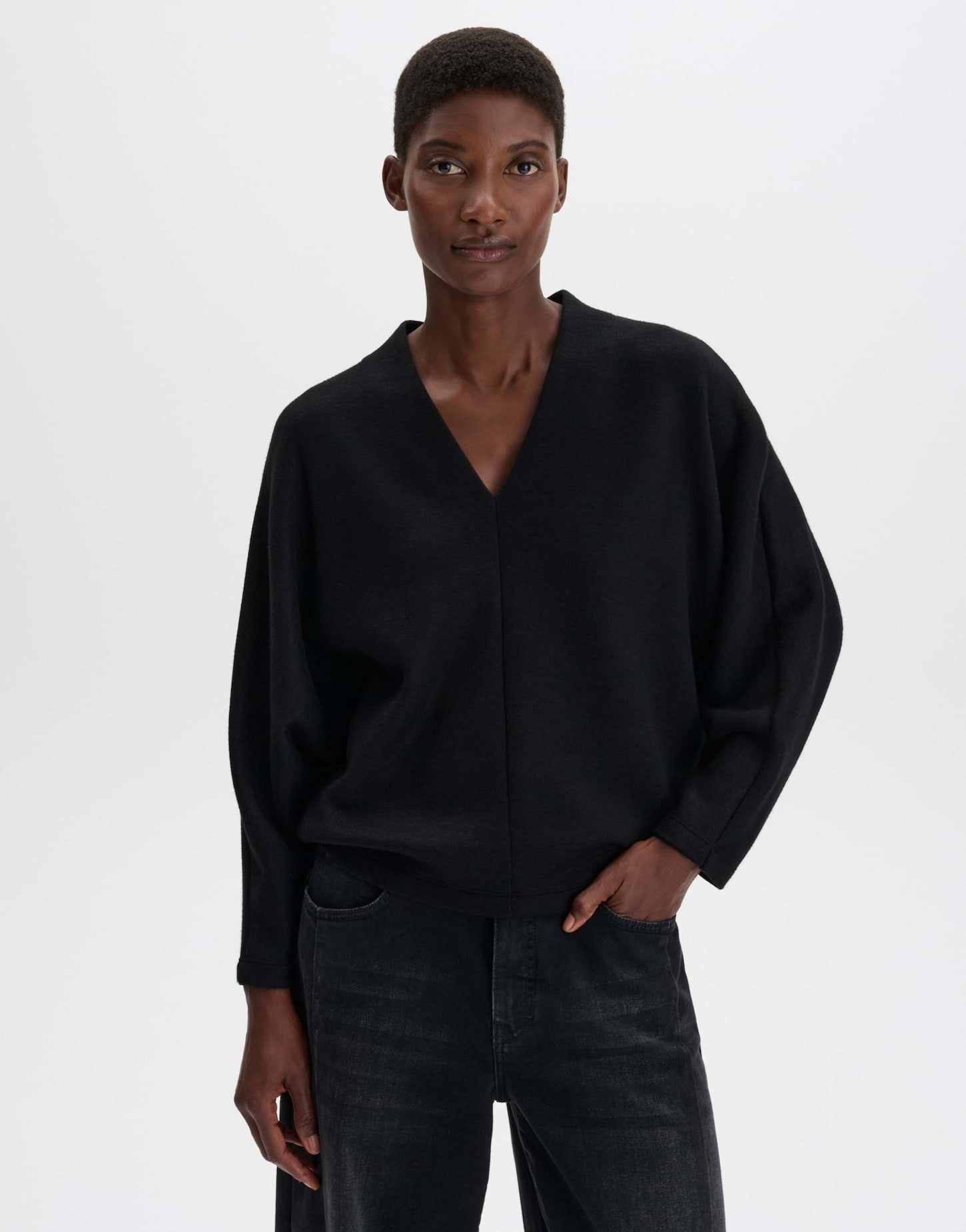 someday Sweatshirt Ubetty aus weicher Sweatware Verkürzte, schmal zulaufende Silhouette mit V-Ausschnitt